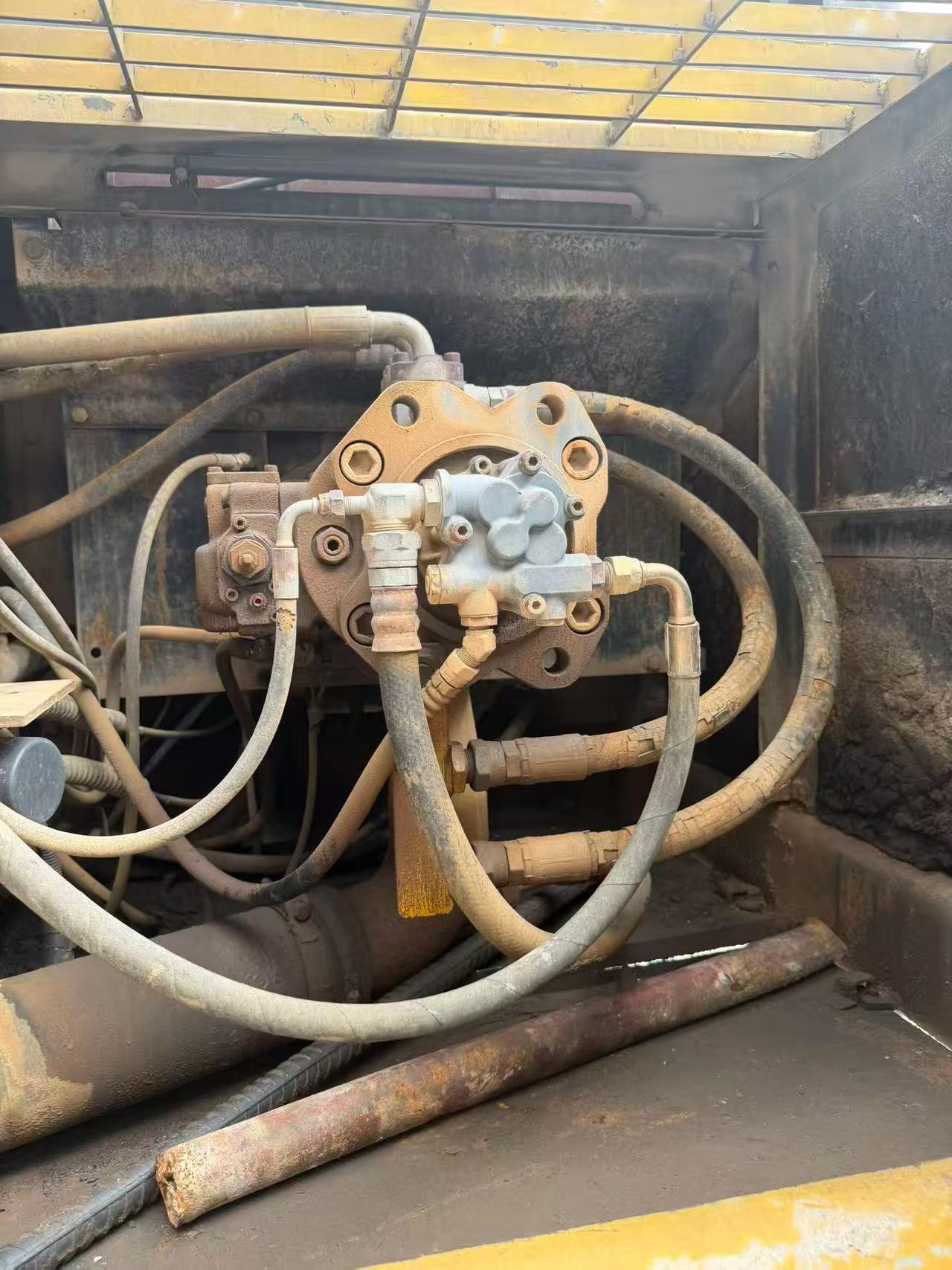 Buy Kato 820-3SP Used Excavator / 2