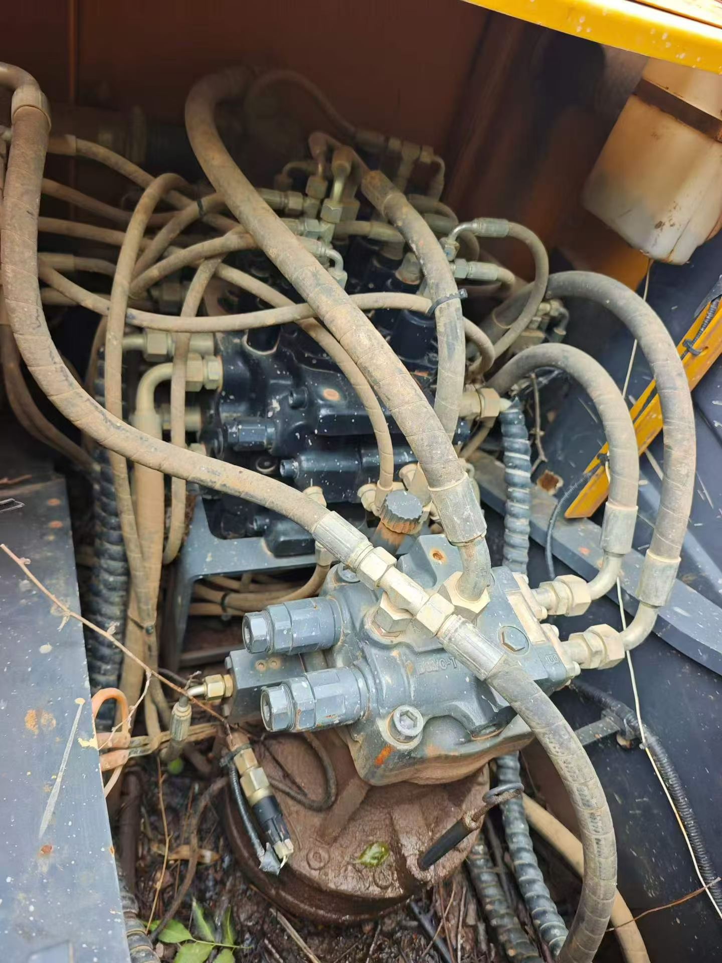 Buy XCMG XE135B Used Excavator / 2