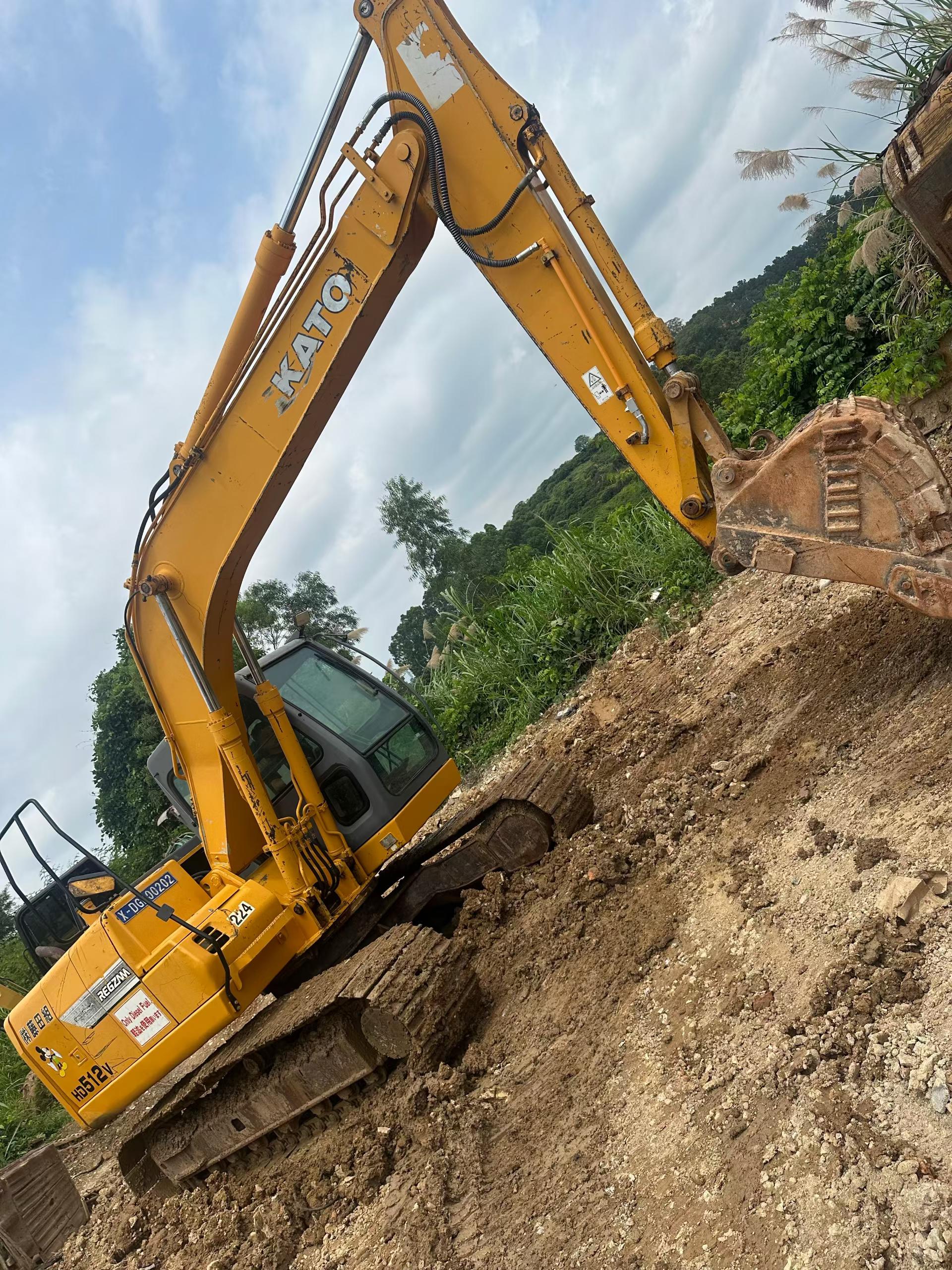 Buy Kato HD512V Used Excavator / 2