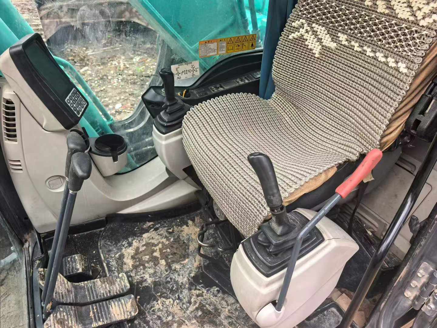 Buy Kobelco SK200 Used Excavator / 6