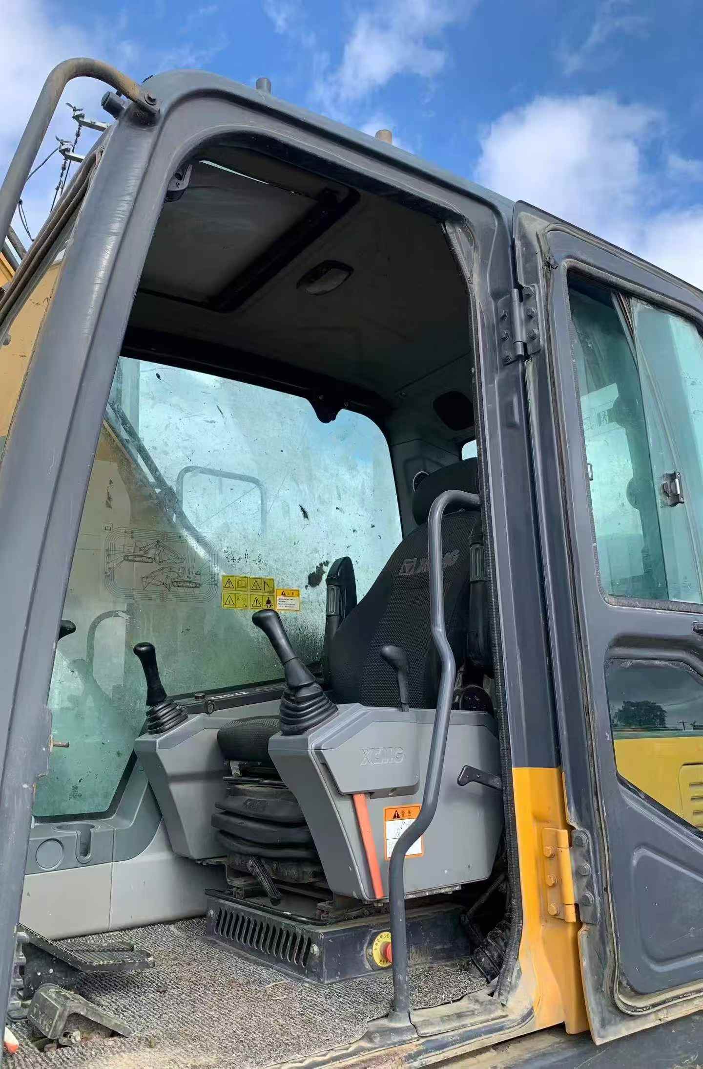 Buy XCMG XE205DA Used Excavator / 7