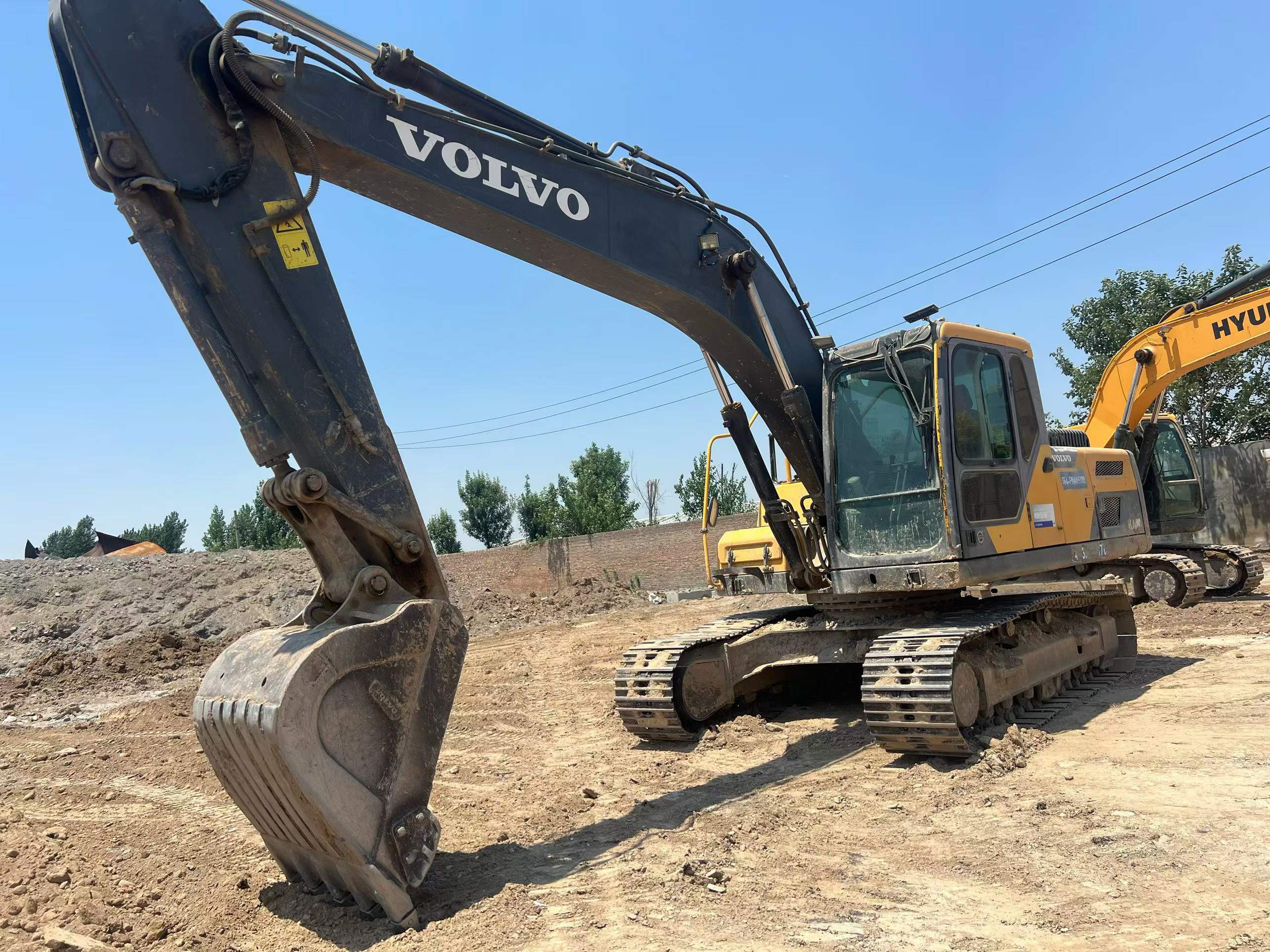 Buy Volvo EC200 Used Excavator / 2