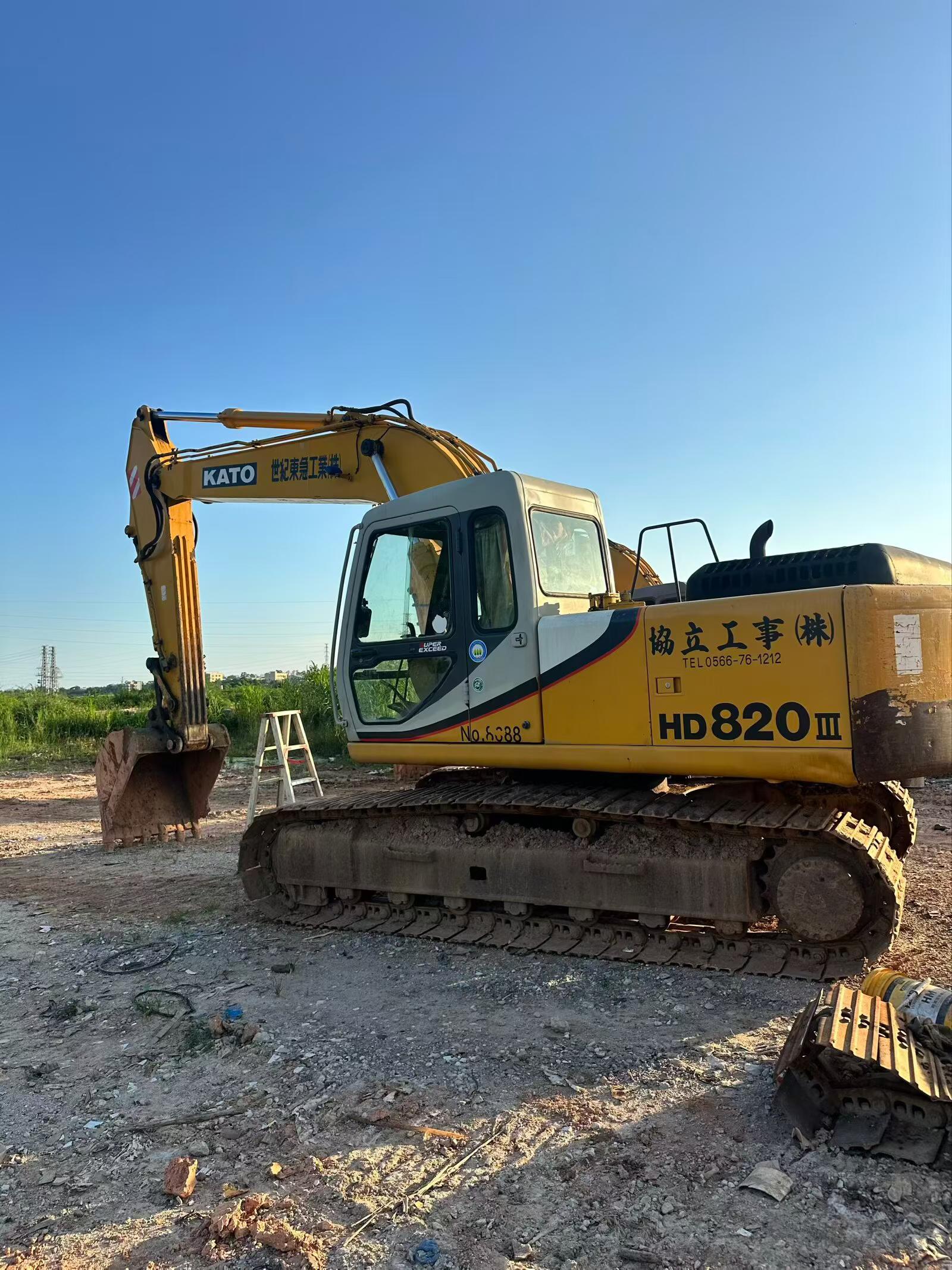 Buy Kato 820-3SP Used Excavator / 2