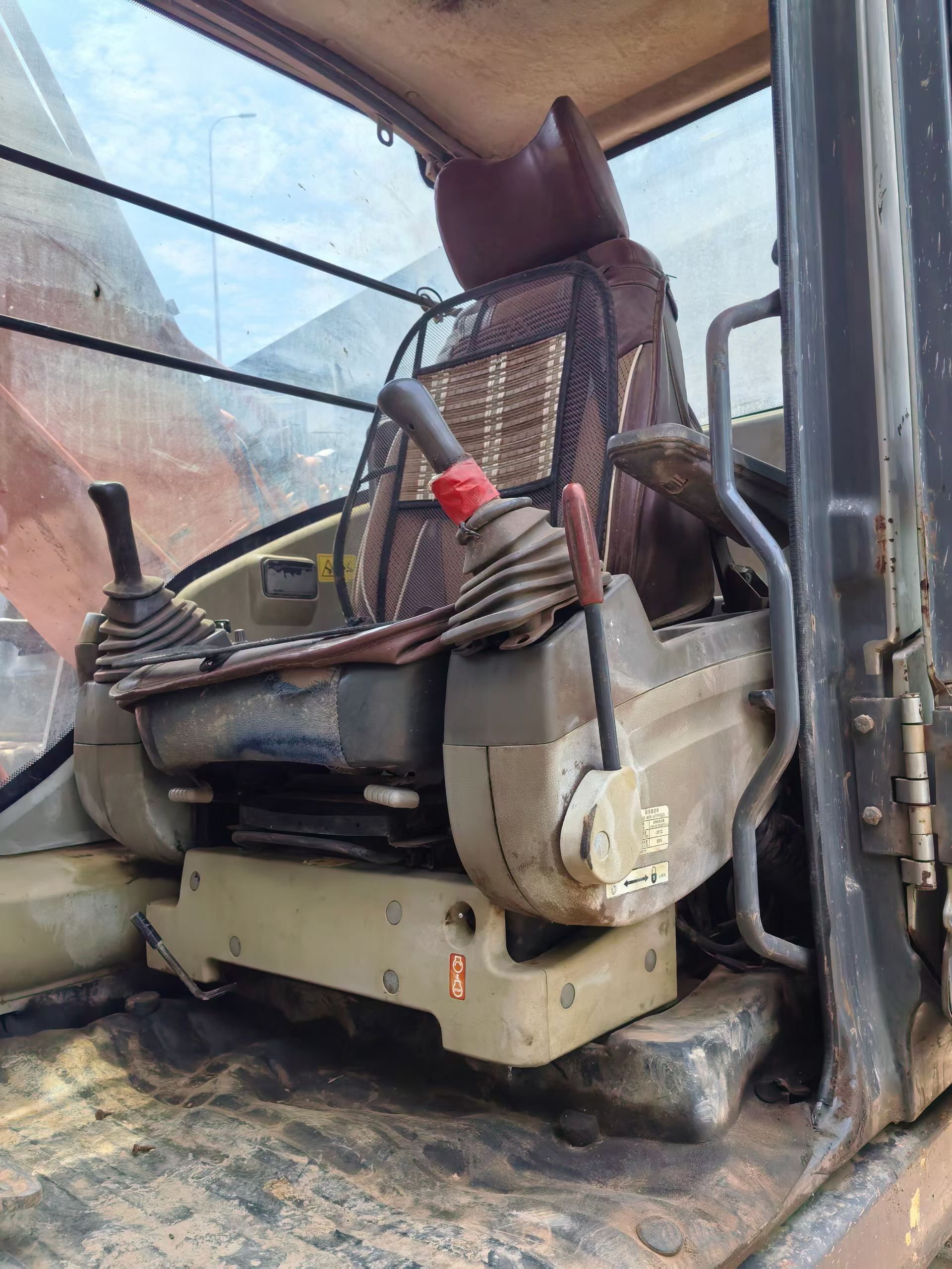 Buy Hitachi EX200-3 Used Excavator / 9