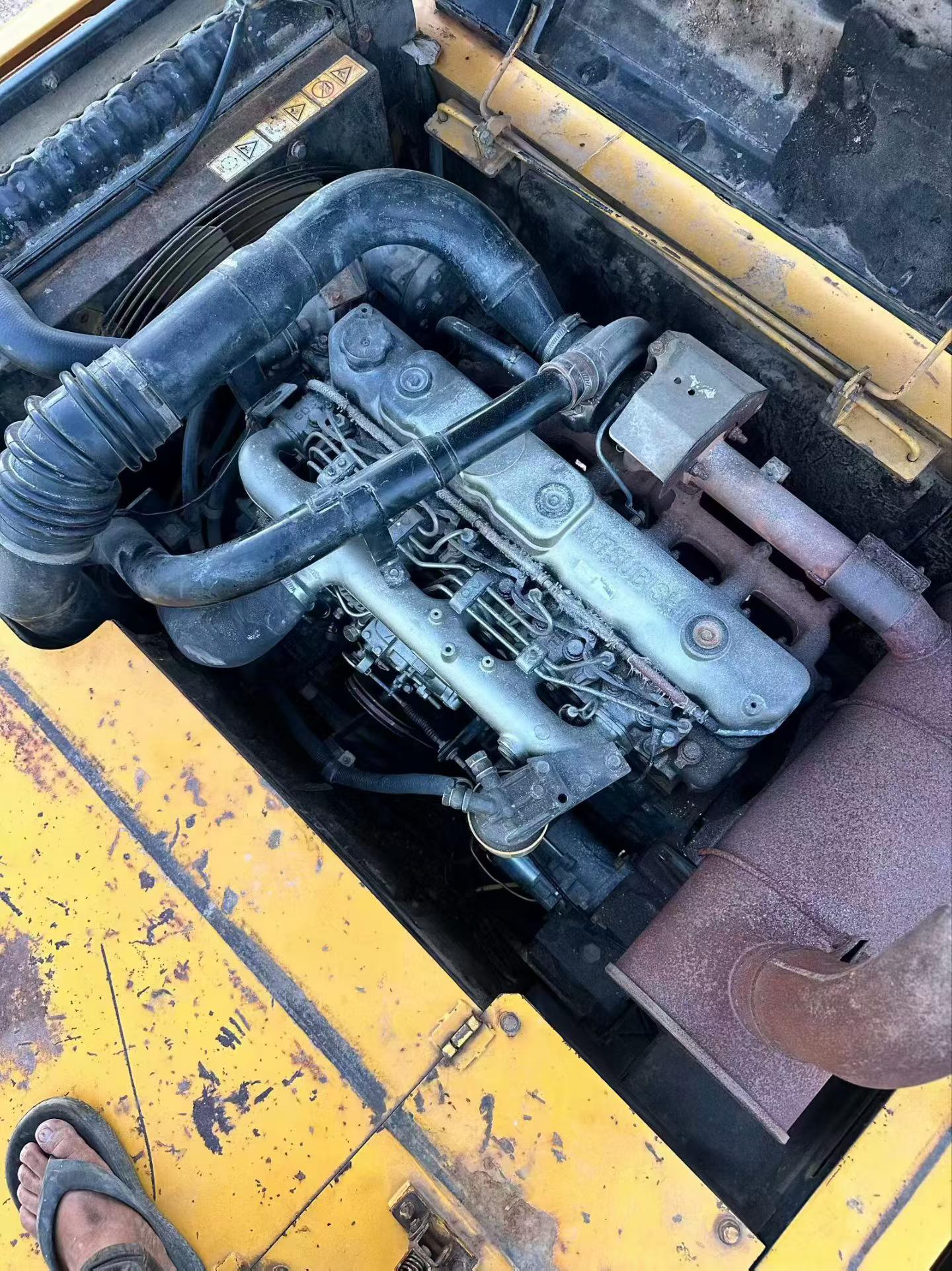Buy Kato 820-3SP Used Excavator / 7
