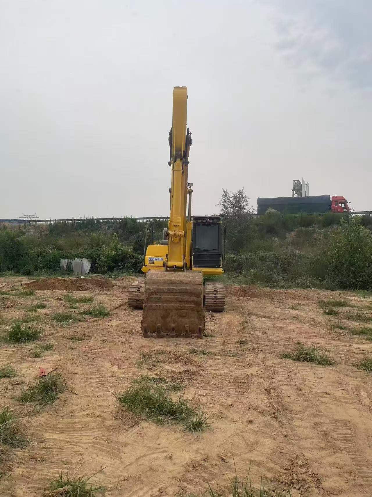 Buy Komatsu PC220 Used Excavator / 3