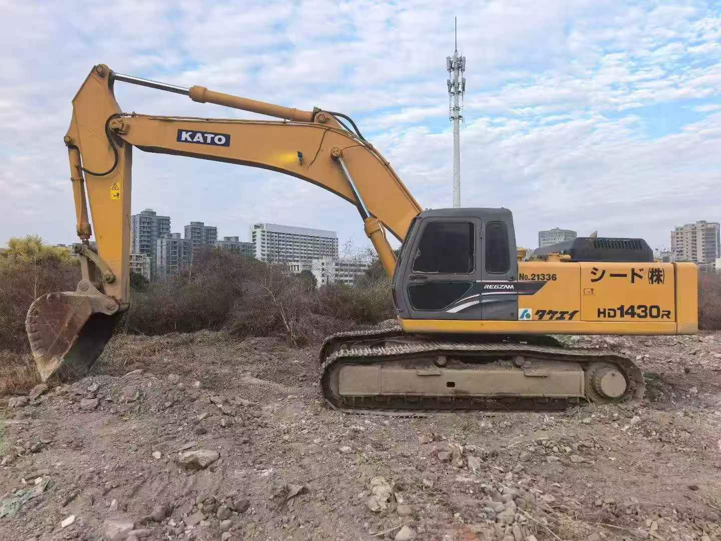 Buy Kato HD1430 Used Excavator / 8