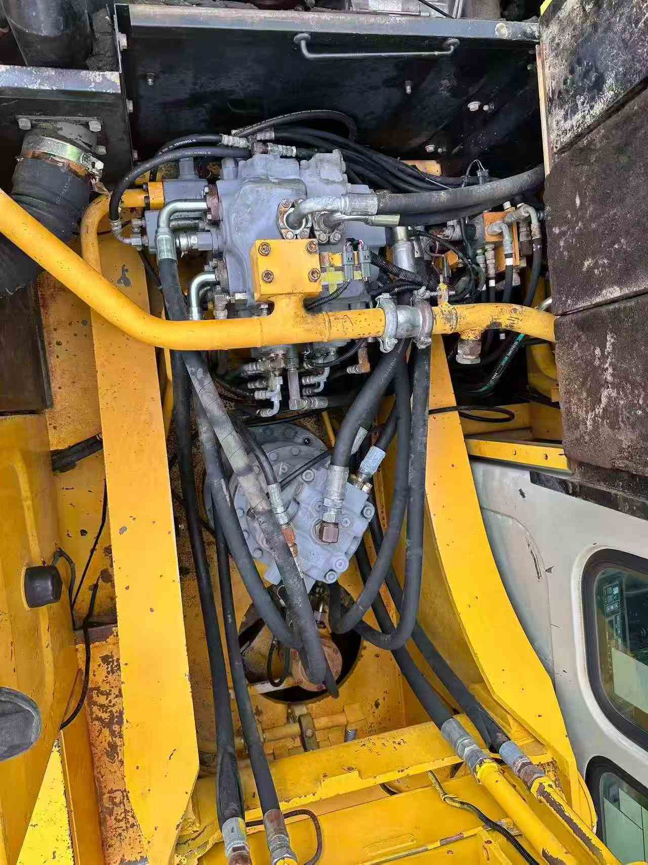 Buy Kato 820-3SP Used Excavator / 4