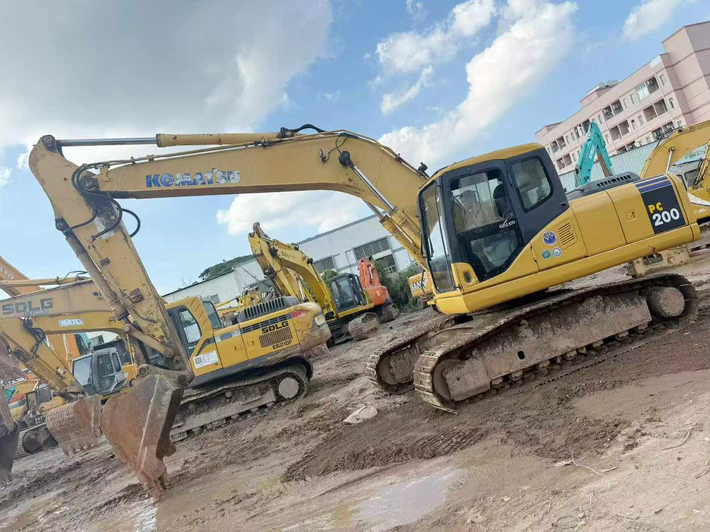 Buy Komatsu PC200-7 Used Excavator / 2