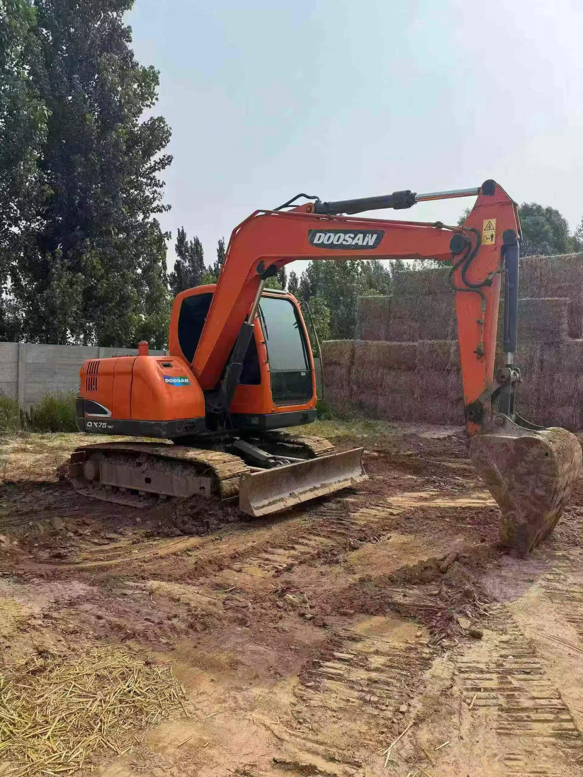 Buy Doosan DX75-9C Used Excavator / 4