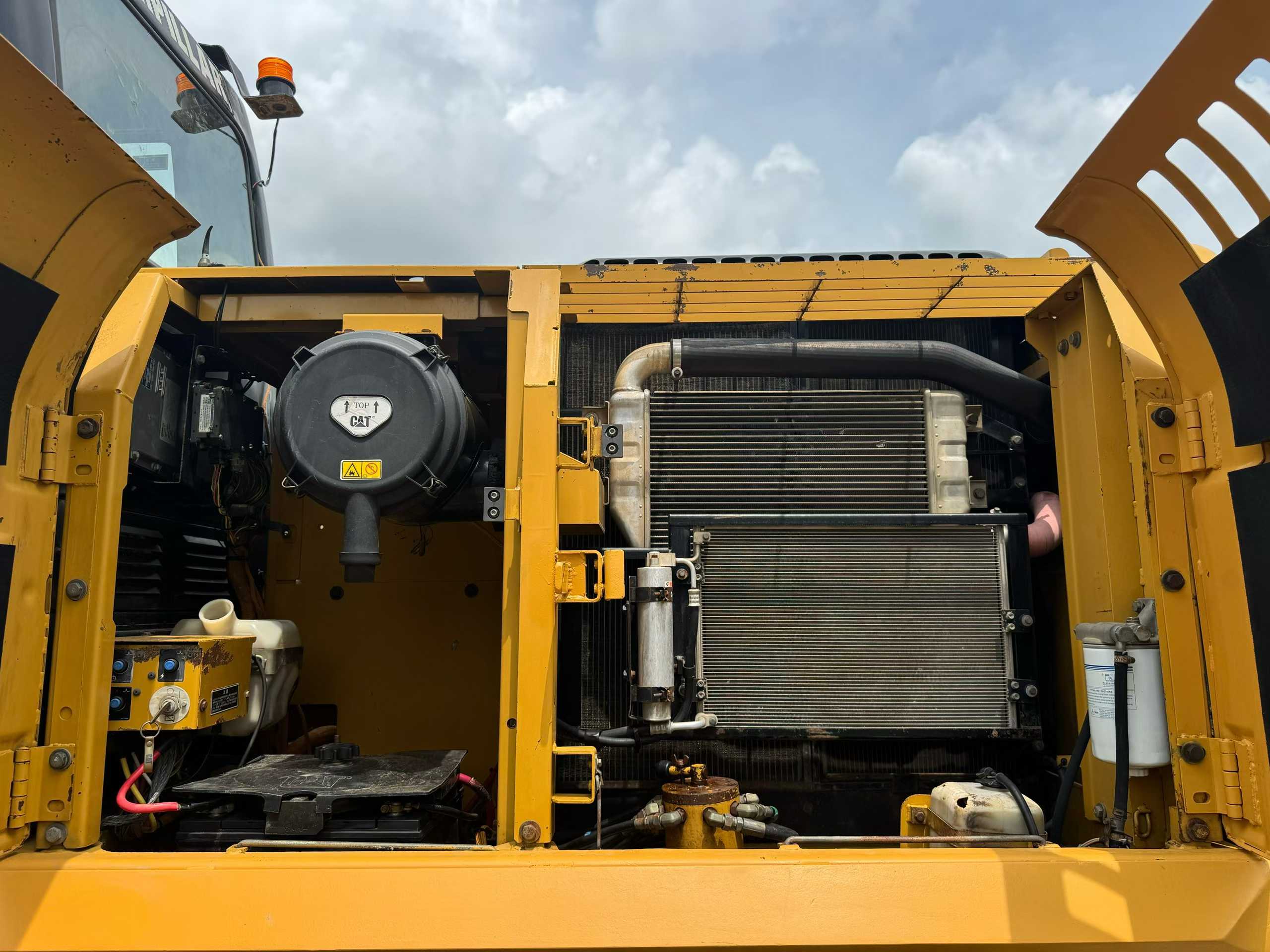 Buy Caterpillar 320D Used Excavator / 9