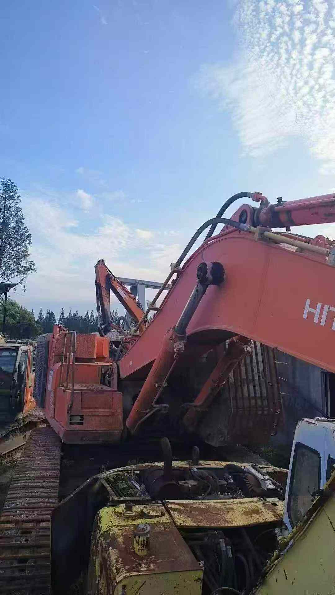 Buy Hitachi ZX650 Used Excavator / 2