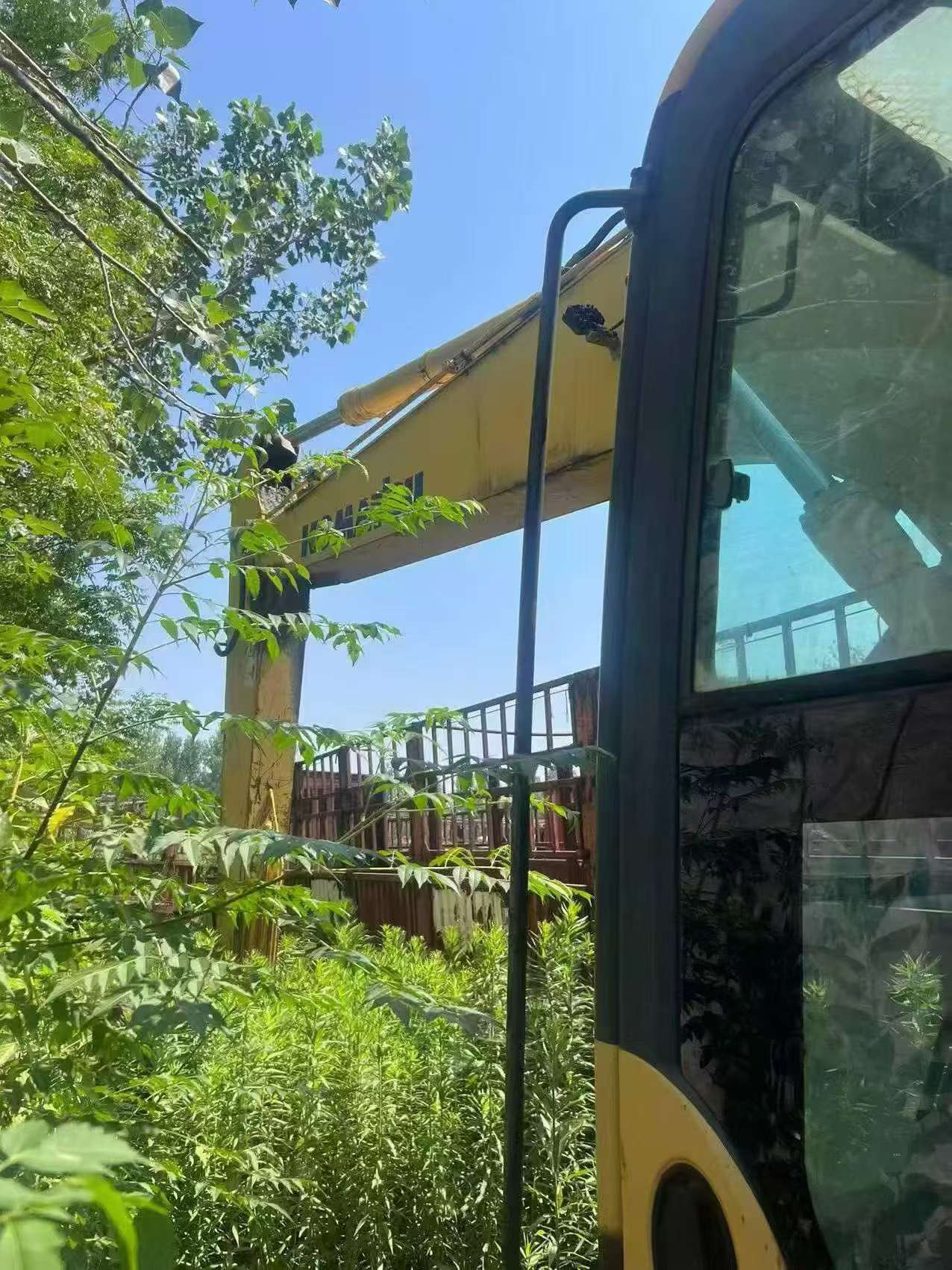 Buy Komatsu PC220-8 Used Excavator / 3