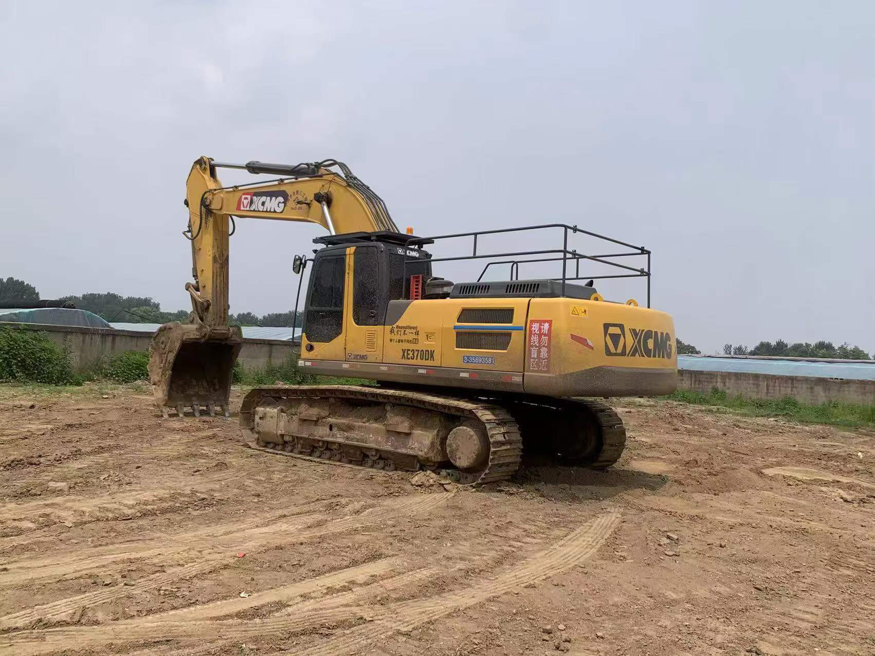 Buy XCMG XE370D Used Excavator / 2