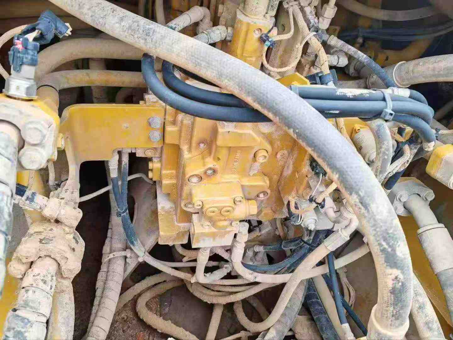 Buy Caterpillar 349E Used Excavator / 4