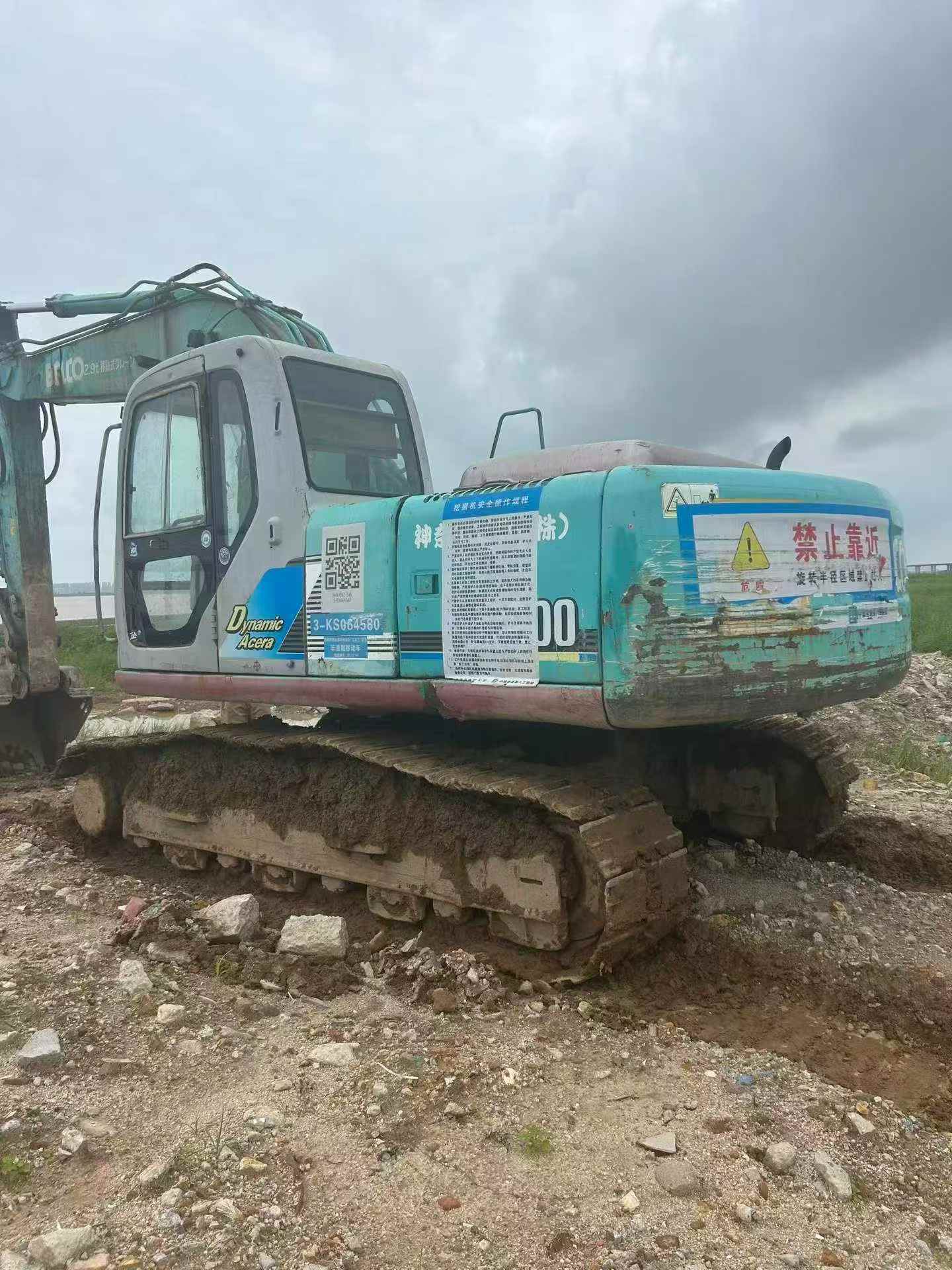 Buy Kobelco SK200 Used Excavator / 2