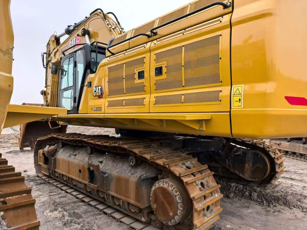 Buy Caterpillar 374D Used Excavator / 4