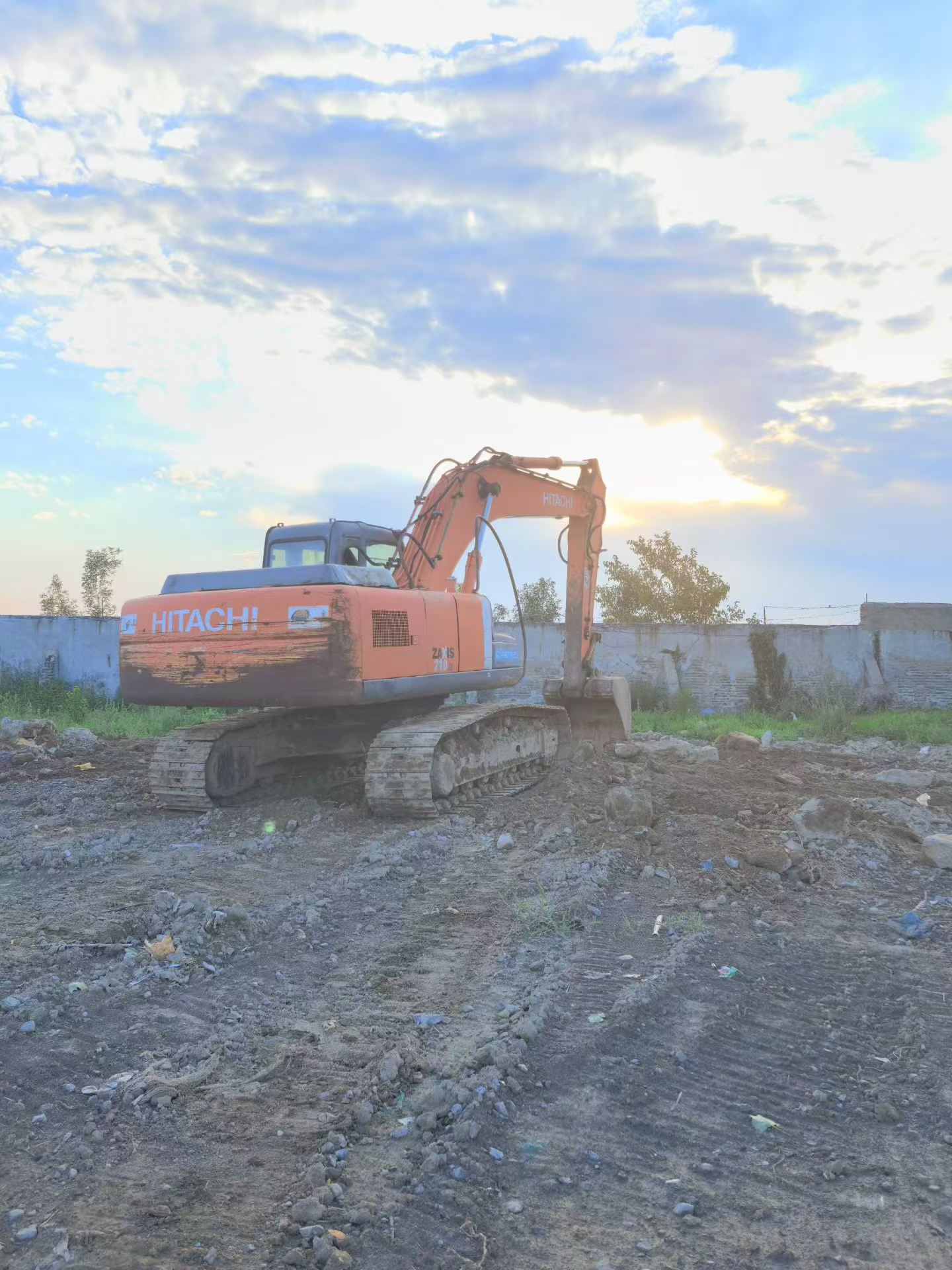 Buy Hitachi EX200 Used Excavator / 2