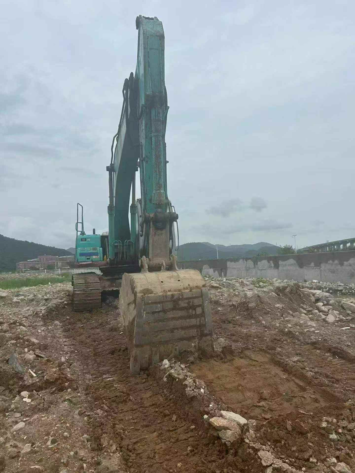 Buy Kobelco SK200 Used Excavator / 5