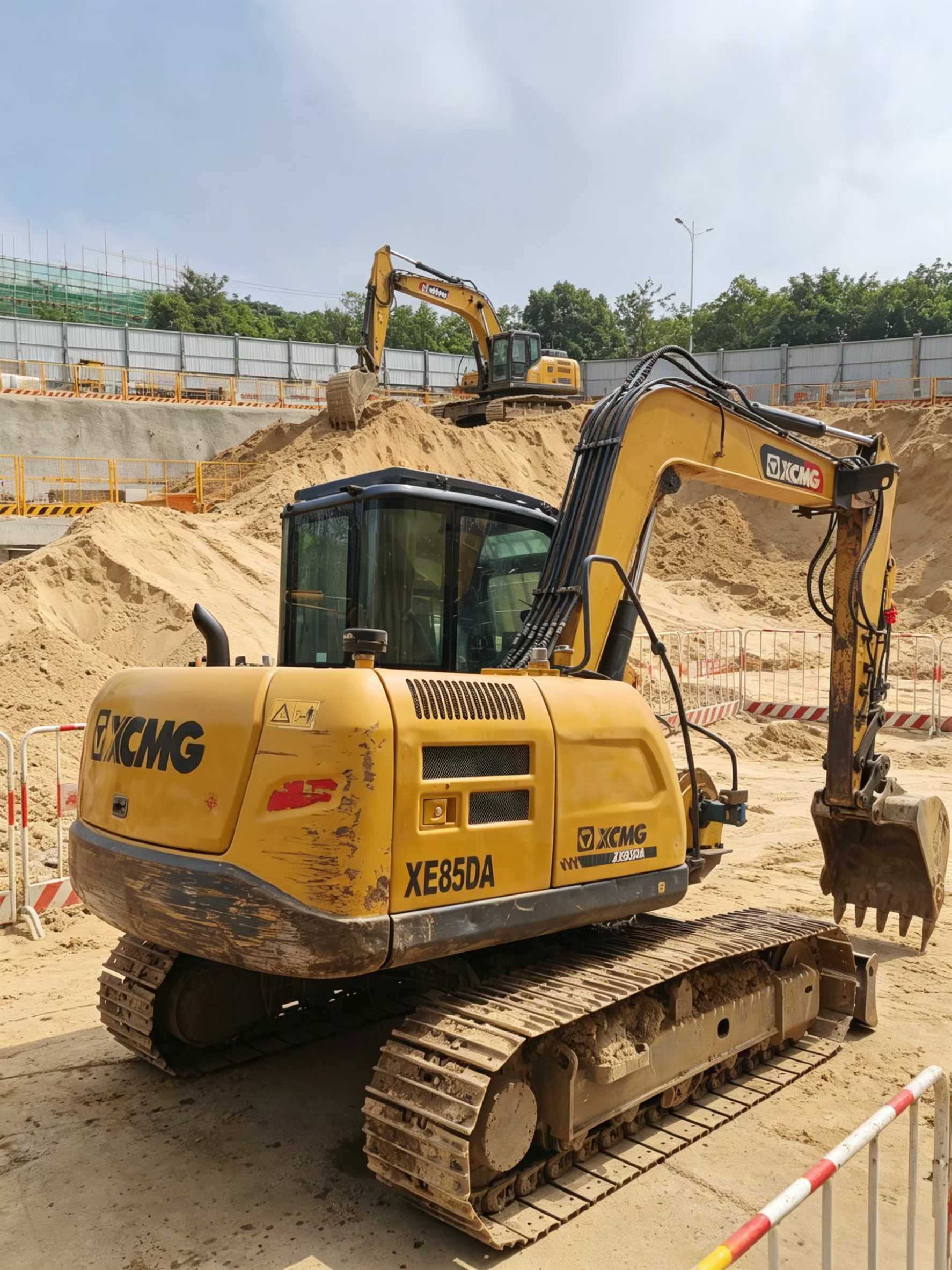 Buy XCMG XE85C Used Excavator / 4
