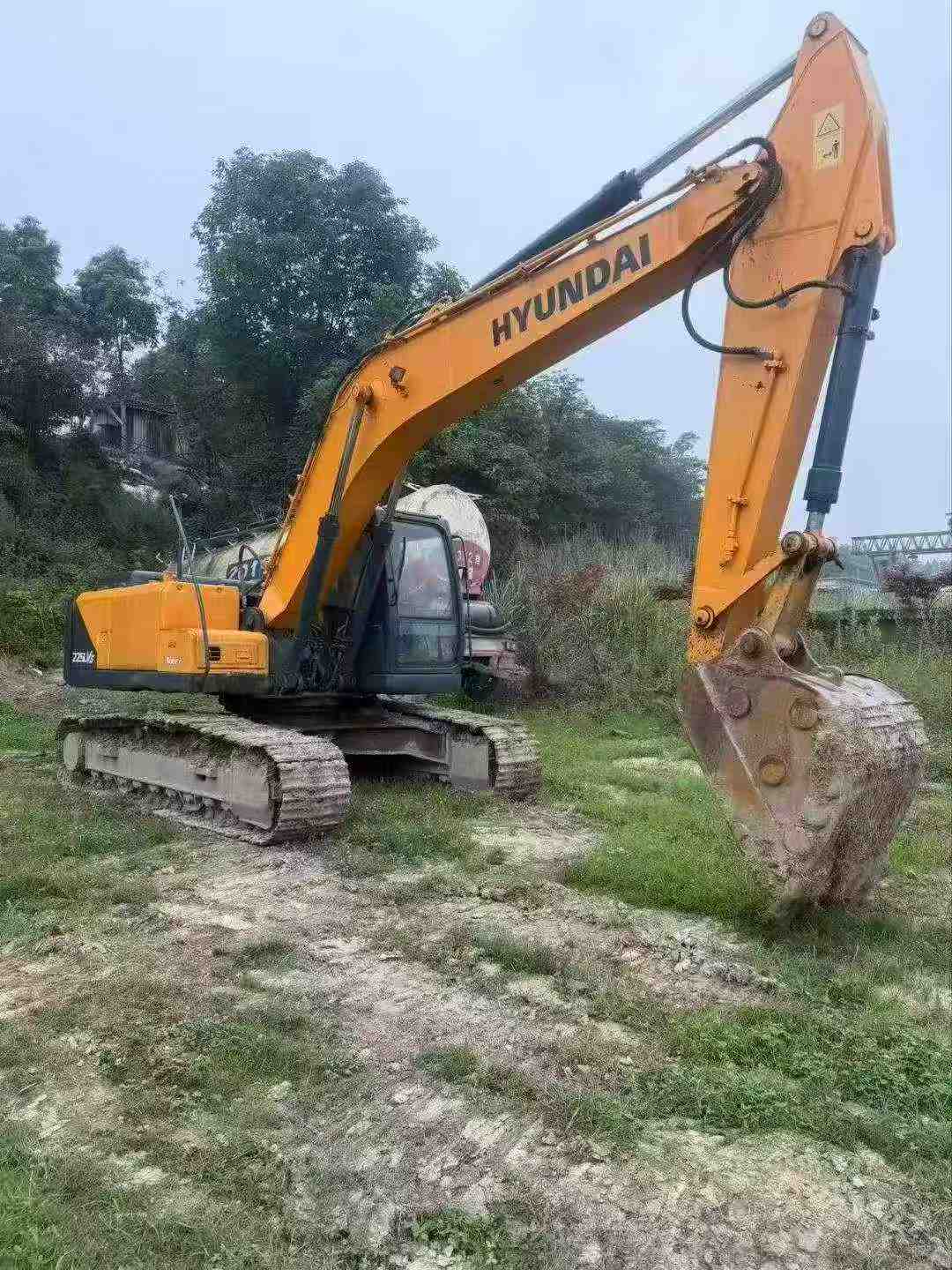 Buy Hyundai R225-7 Used Excavator / 2