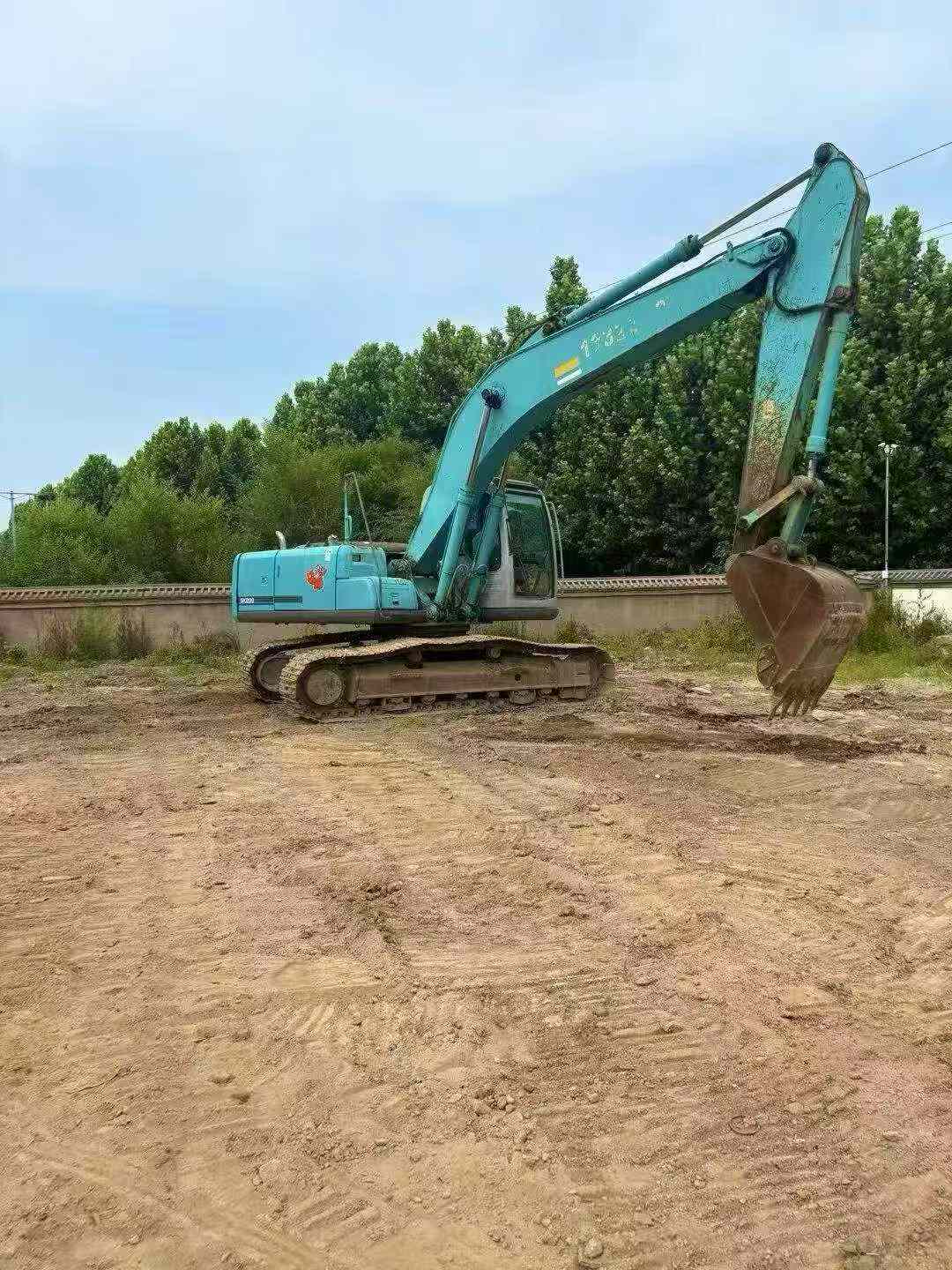 Buy Kobelco SK200-2 Used Excavator / 2