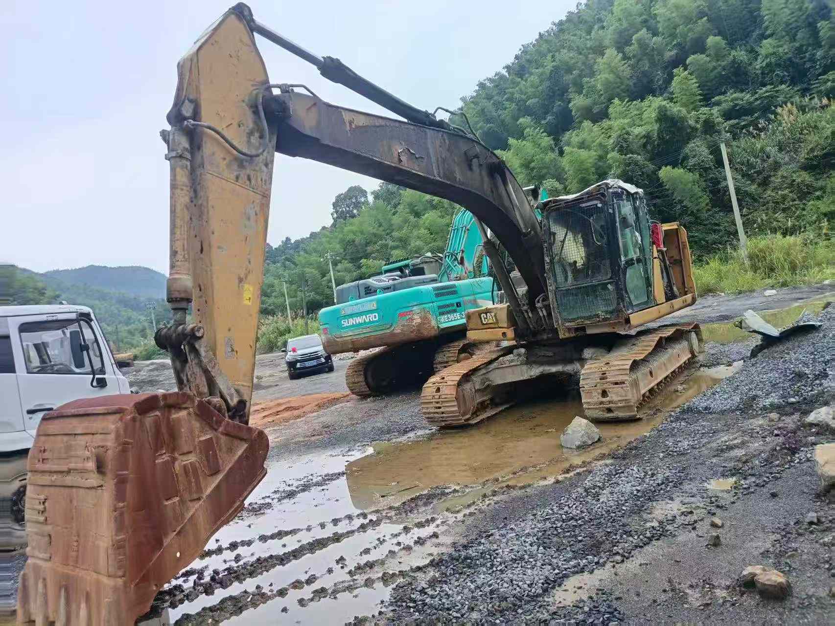 Buy Caterpillar 323 Used Excavator / 2