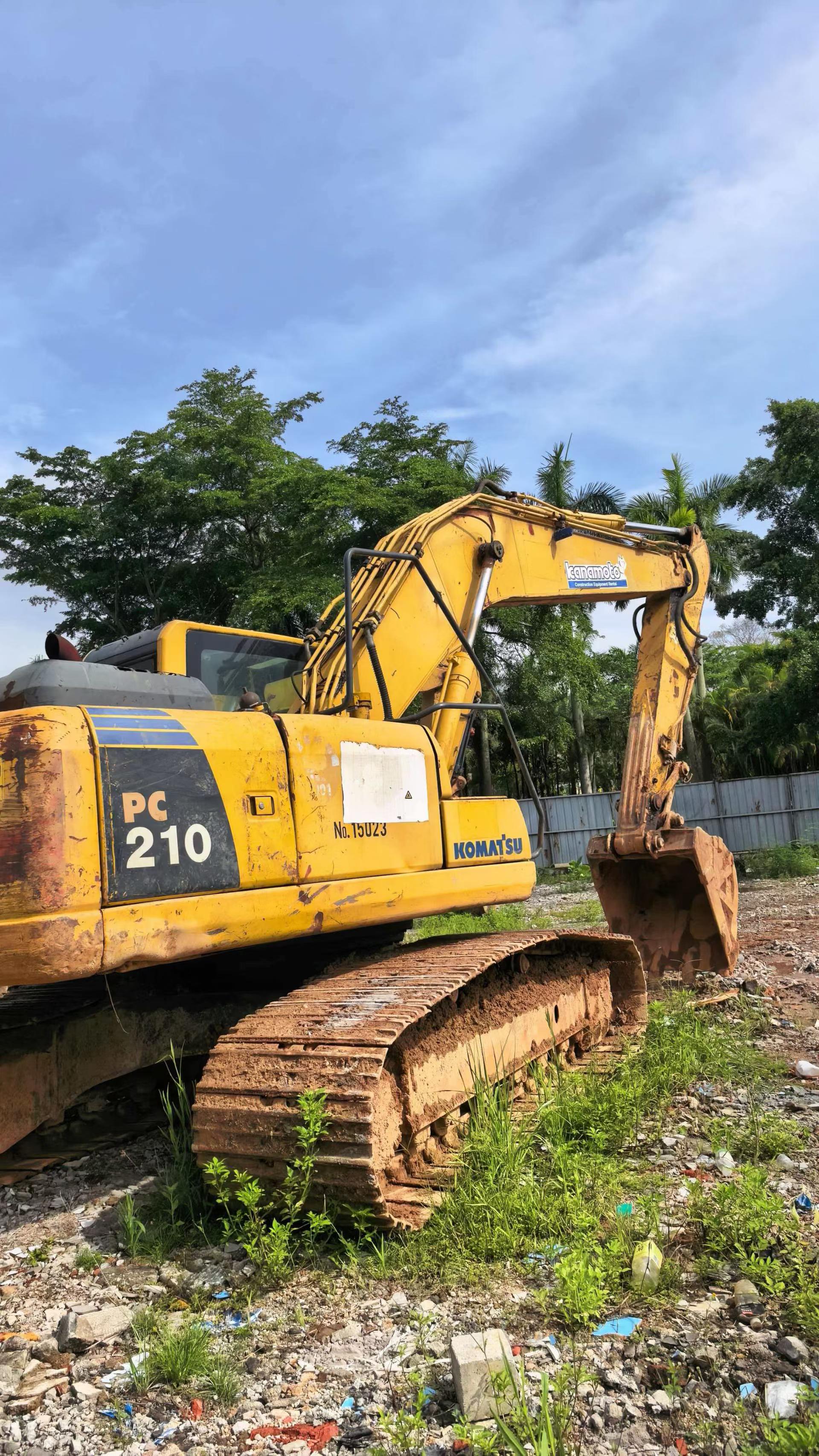 Buy Komatsu PC200-8 Used Excavator / 3