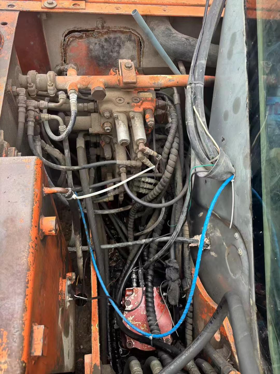 Buy Hitachi EX60-6 Used Excavator / 5
