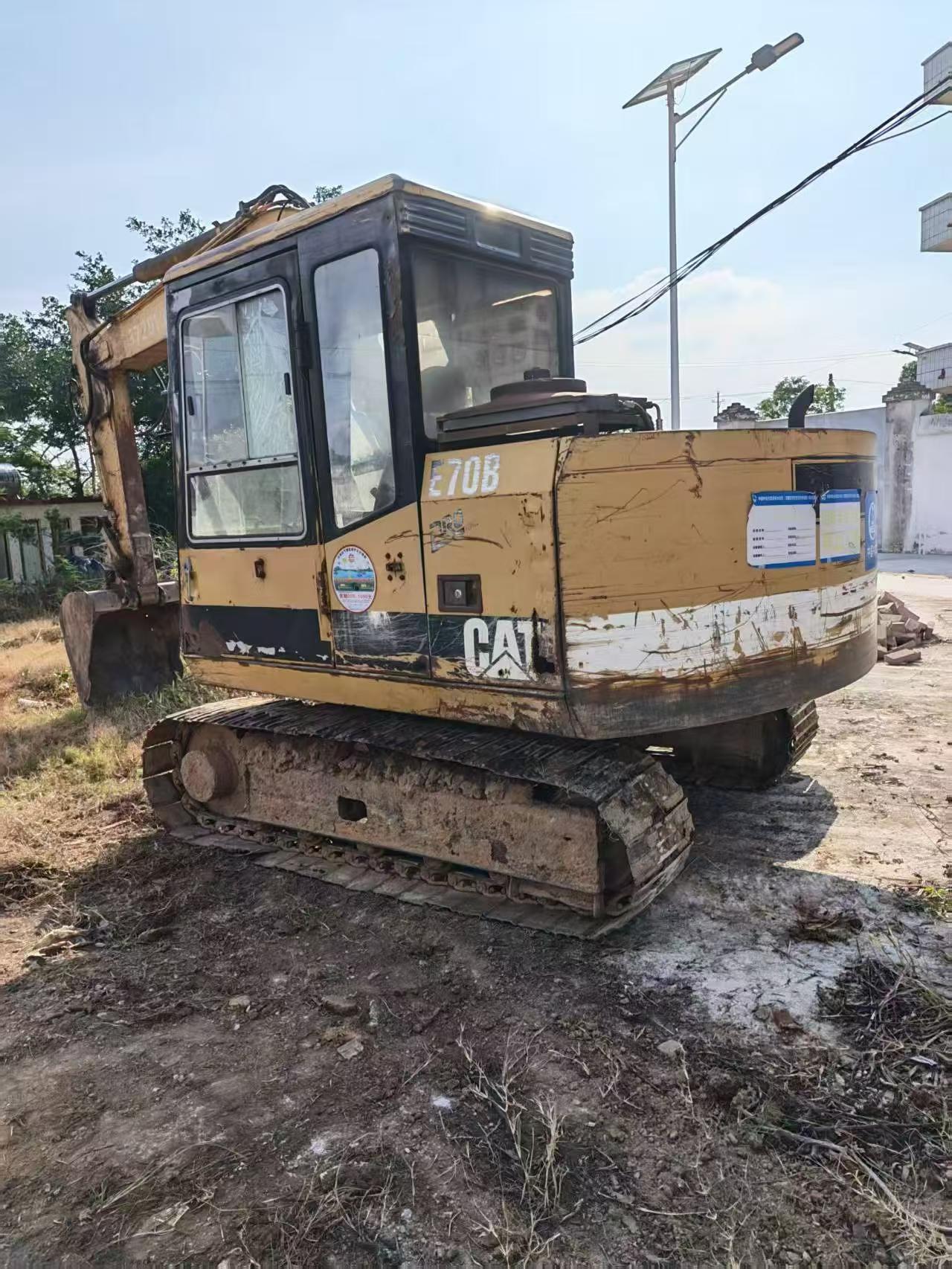 Buy Caterpillar E70B Used Excavator / 2
