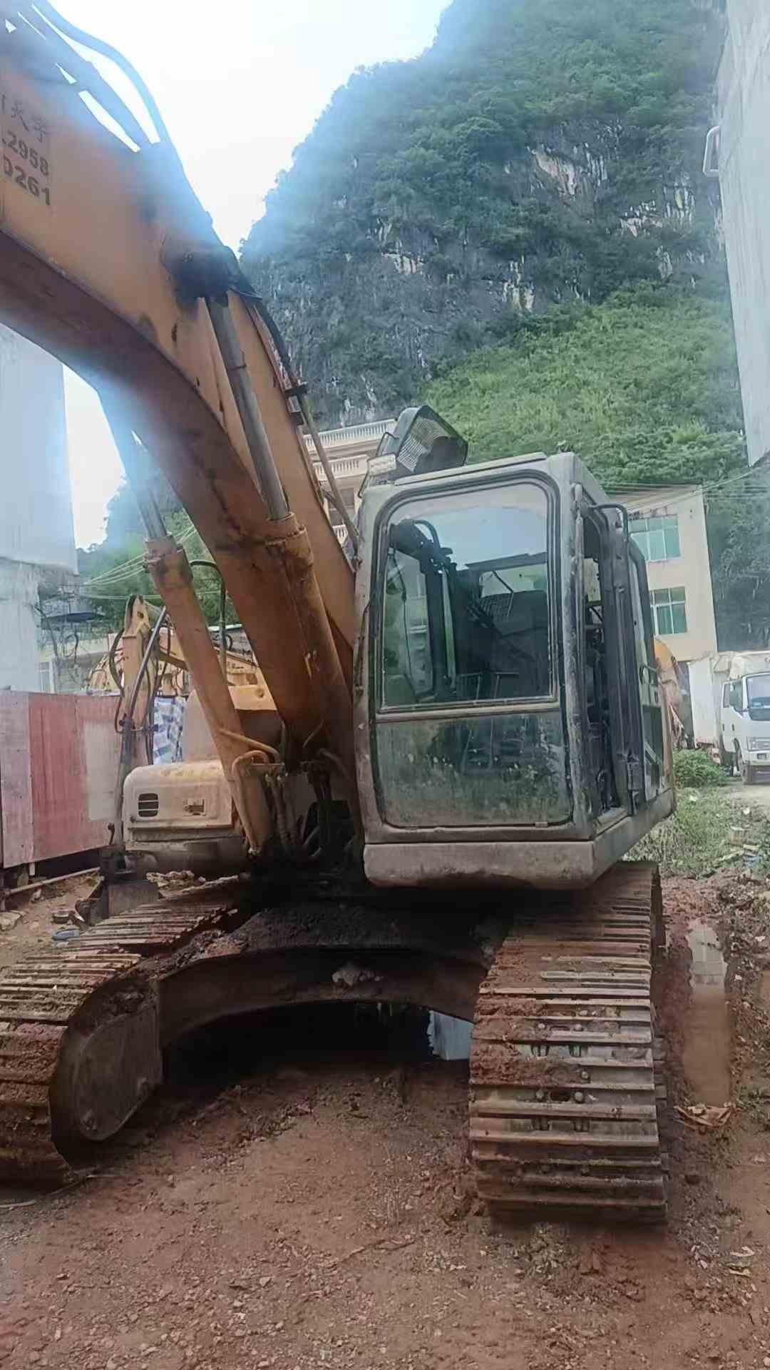 Buy Hyundai R225-7 Used Excavator / 3