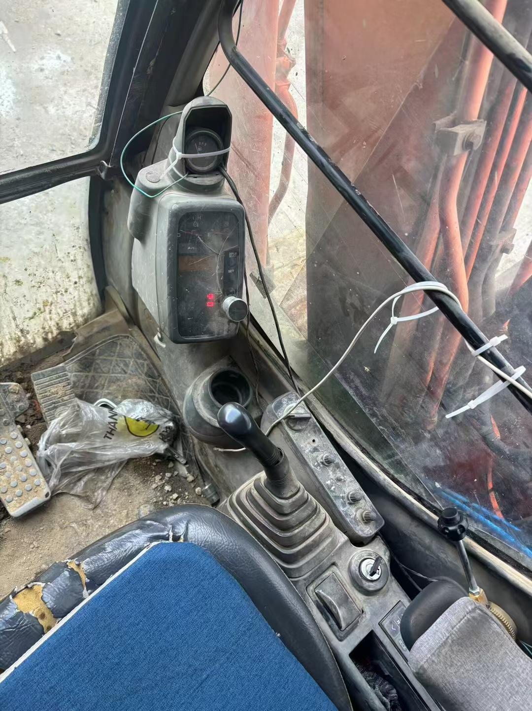 Buy Hitachi EX60-6 Used Excavator / 4