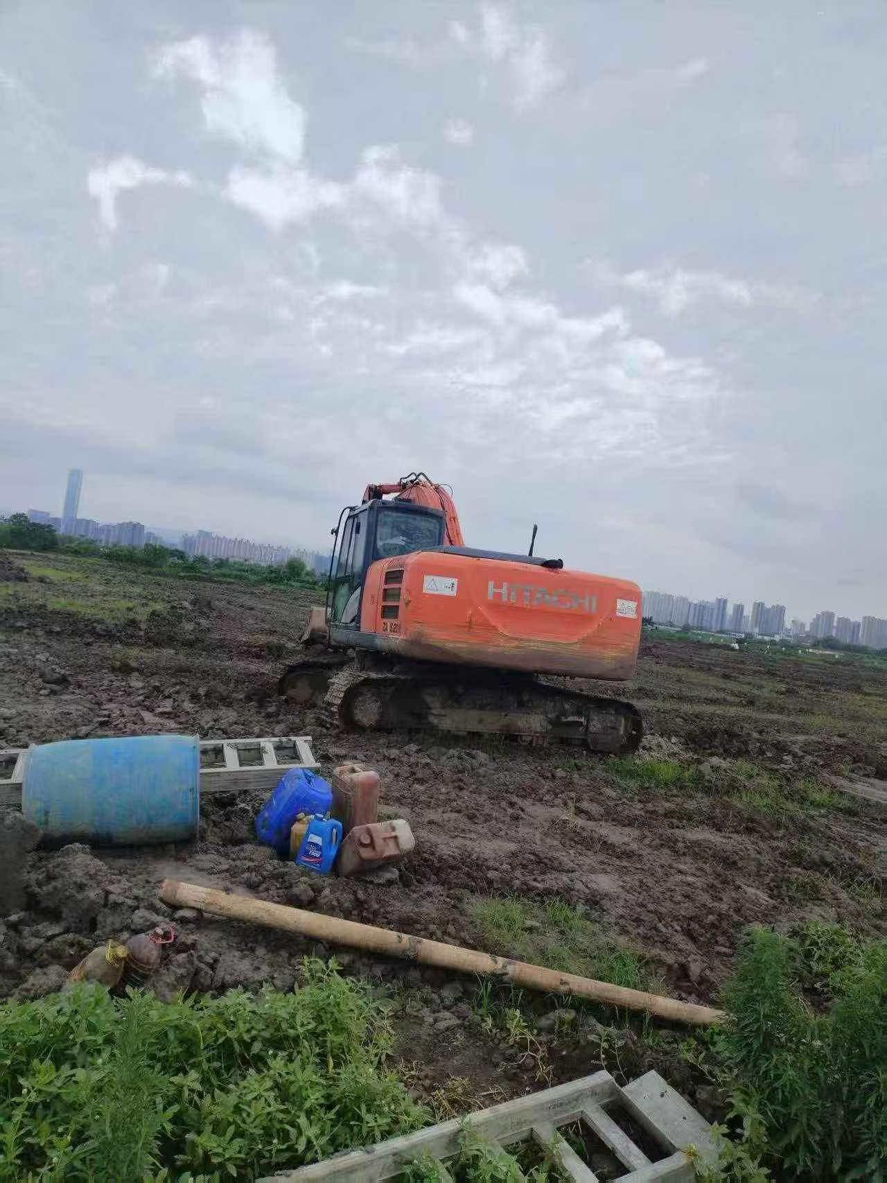 Buy Hitachi ZX200-5G Used Excavator / 3