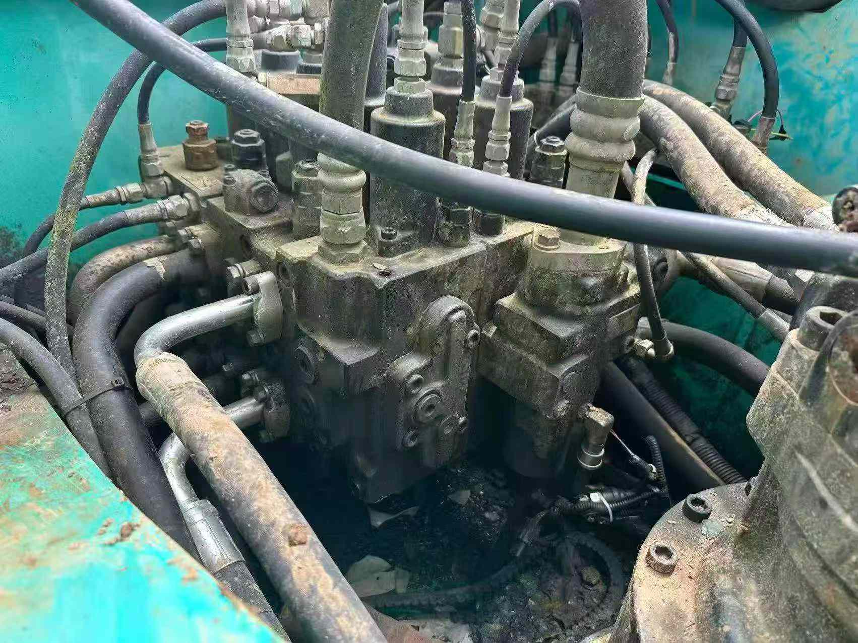 Buy Kobelco SK200-11 Used Excavator / 7