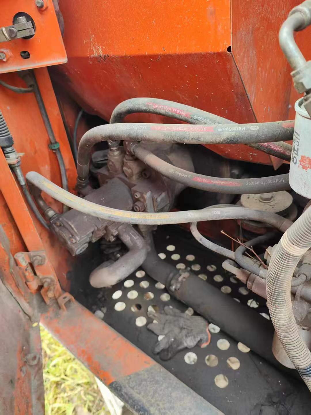 Buy Hitachi EX60-6 Used Excavator / 9