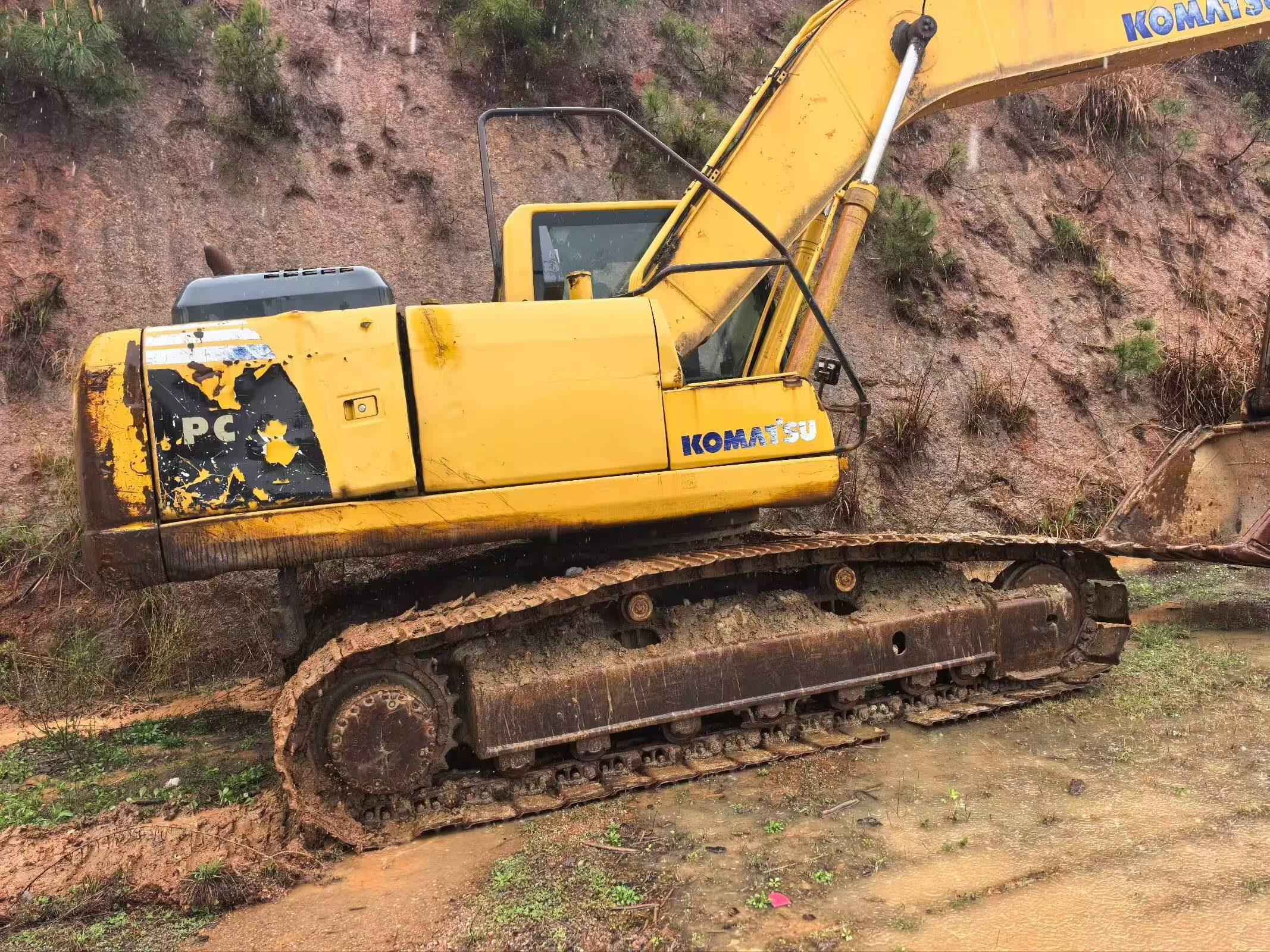 Buy Komatsu PC200-8 Used Excavator / 3