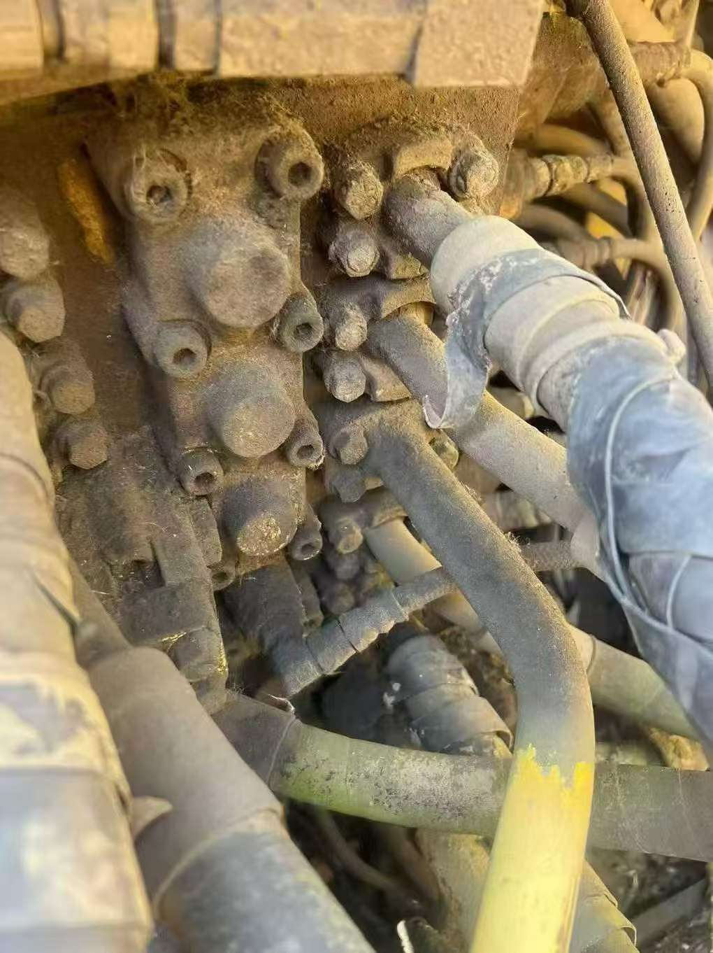 Buy Komatsu PC220-8 Used Excavator / 6