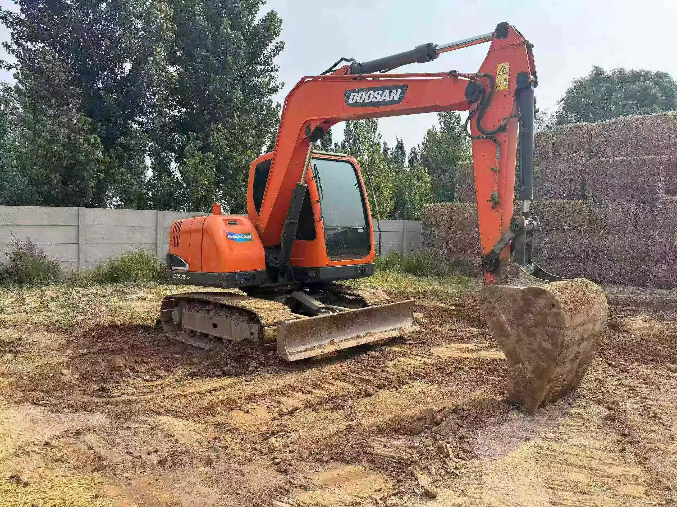Buy Doosan DX75-9C Used Excavator / 2