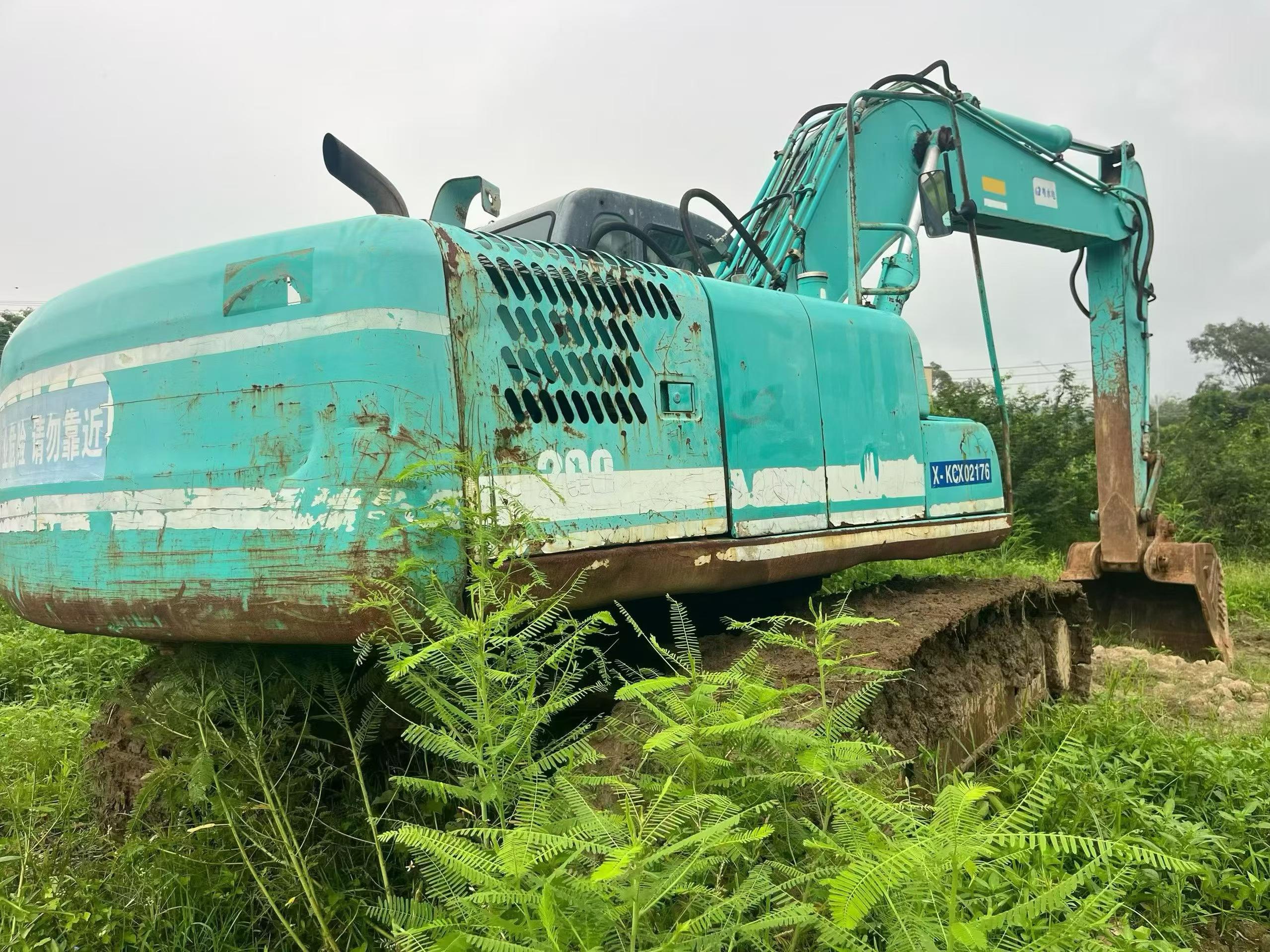 Buy Kobelco SK200-10 Used Excavator / 3