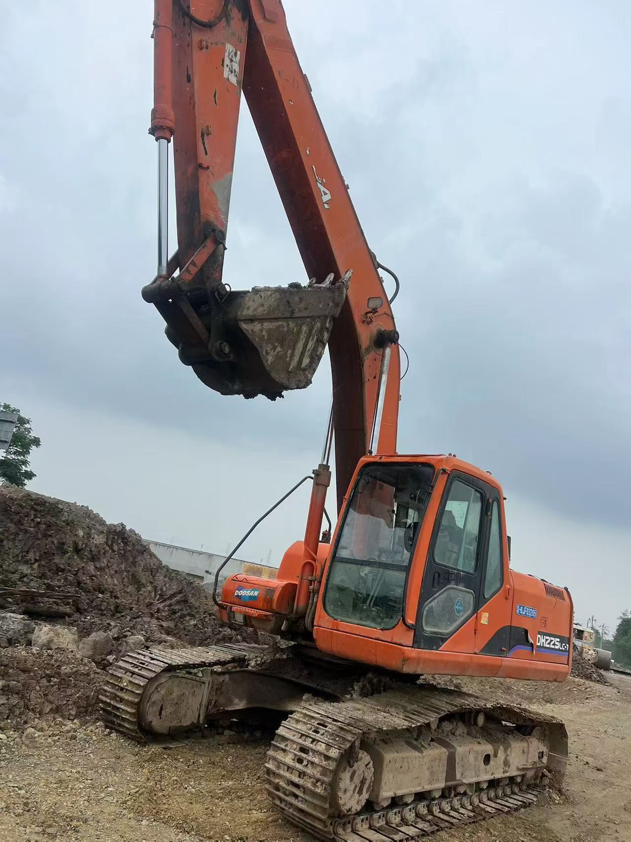 Buy Doosan DH215-7 Used Excavator / 2