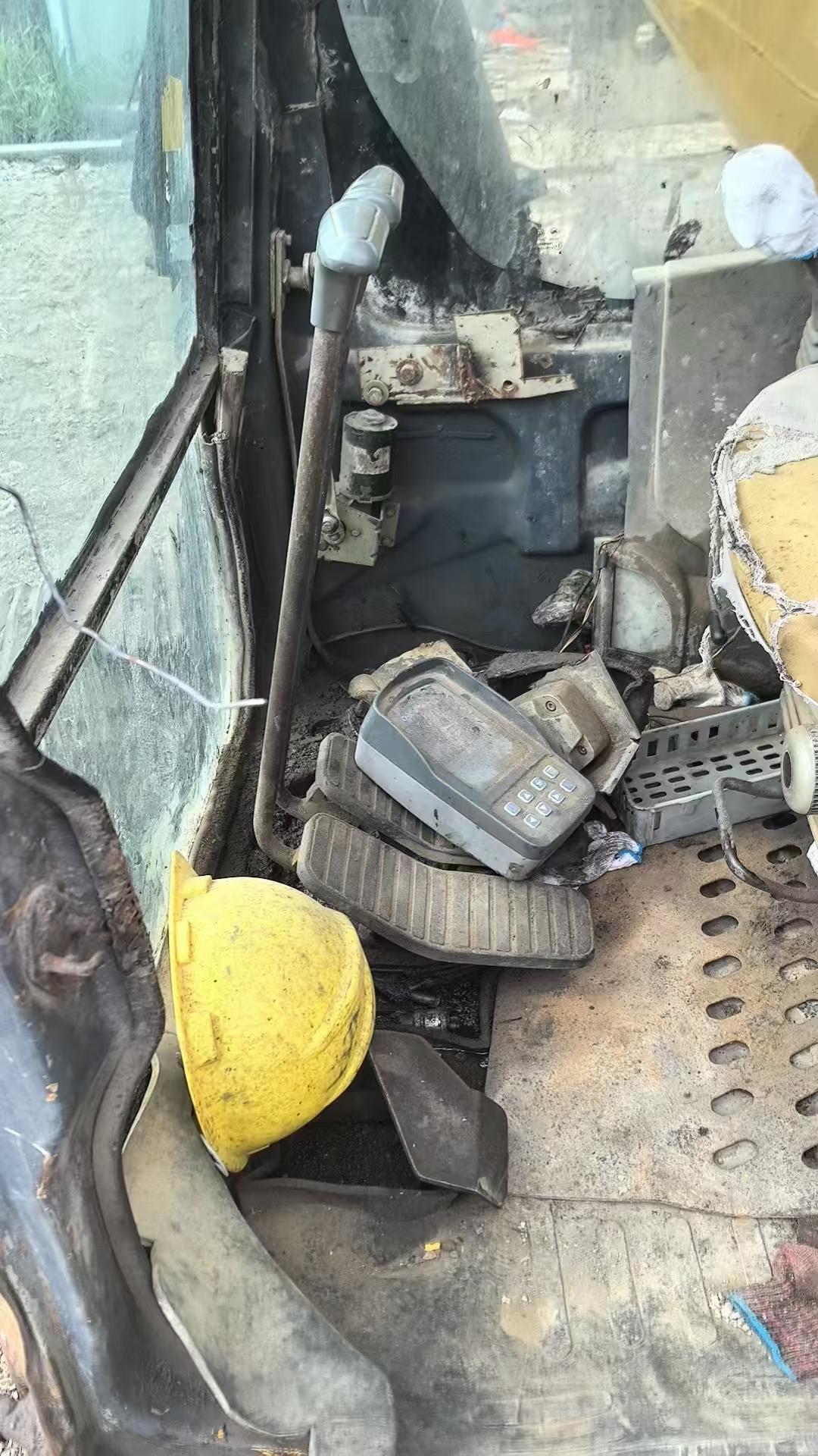Buy XCMG XE135B Used Excavator / 3