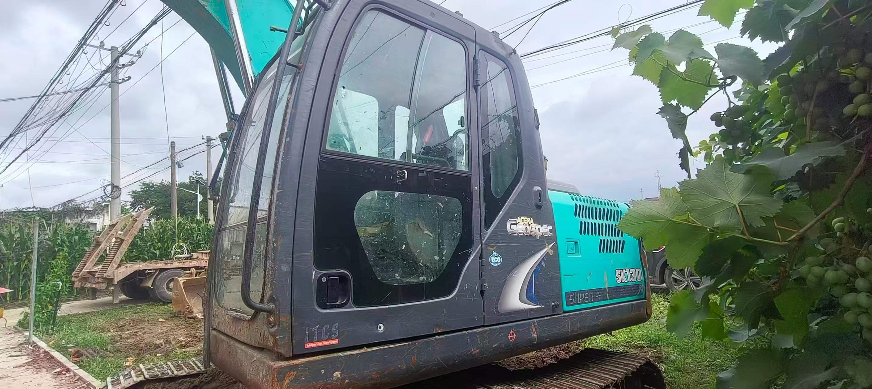 Buy Kobelco SK130 Used Excavator / 4