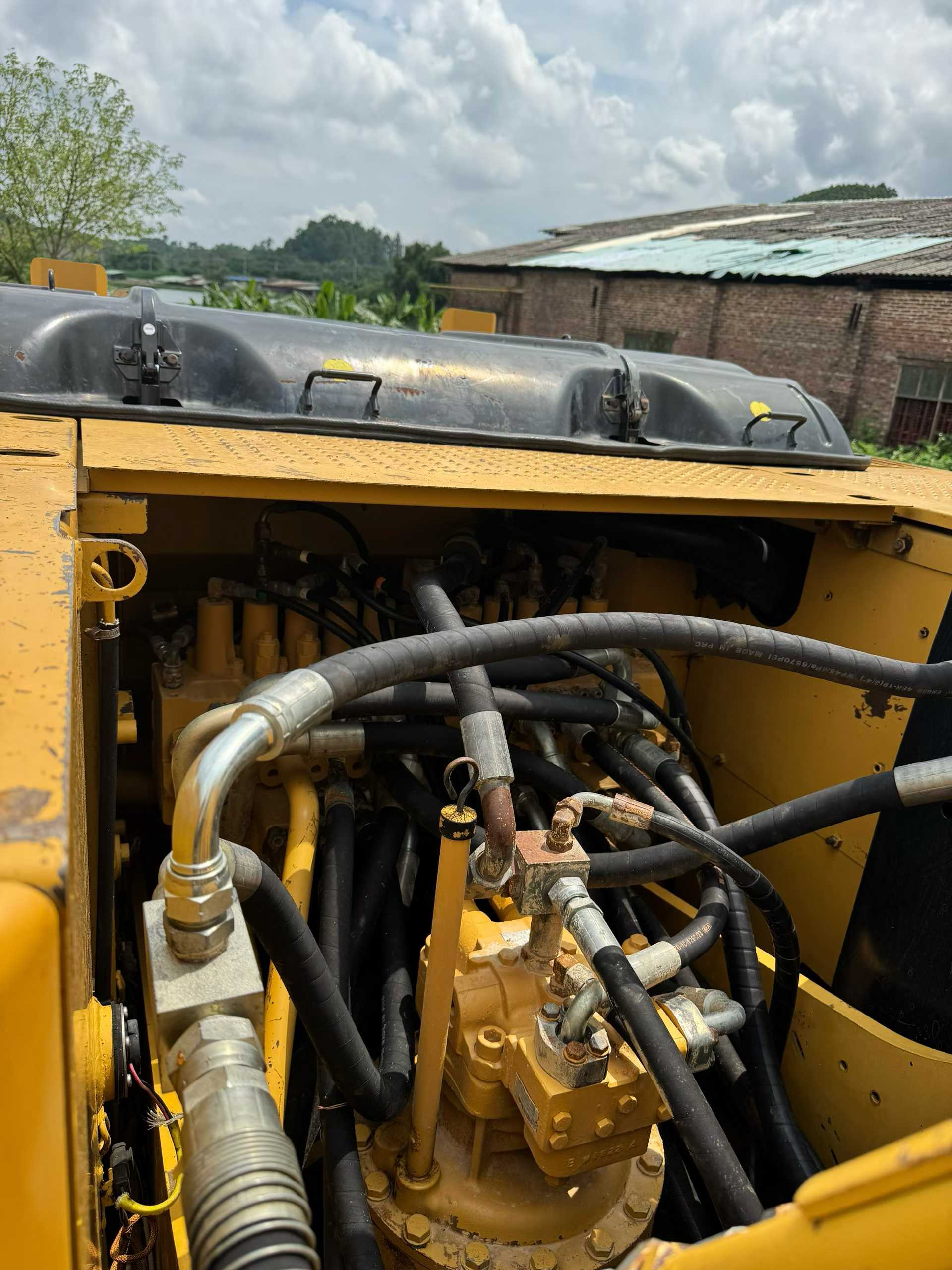 Buy Caterpillar 320D Used Excavator / 4