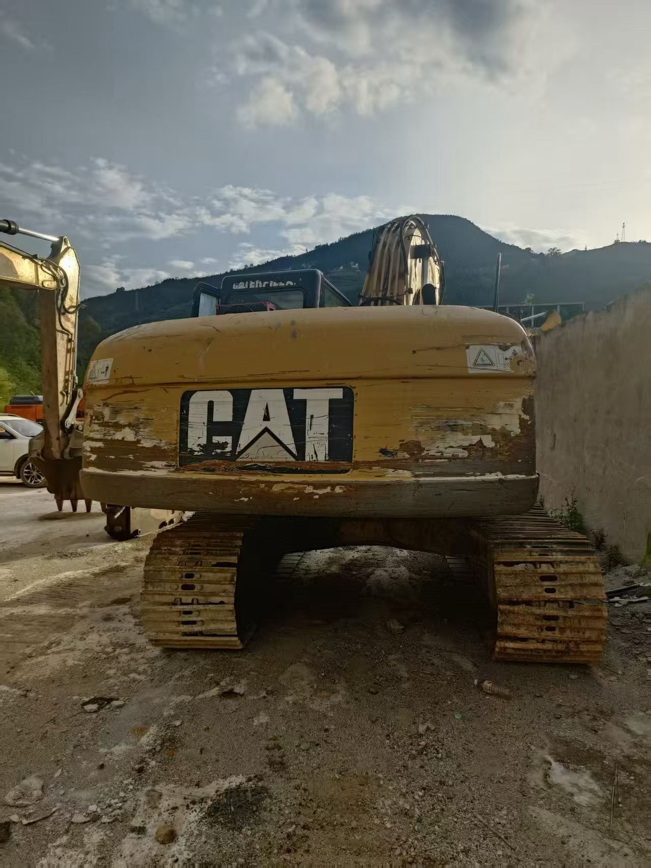 Buy Caterpillar 320C Used Excavator / 2