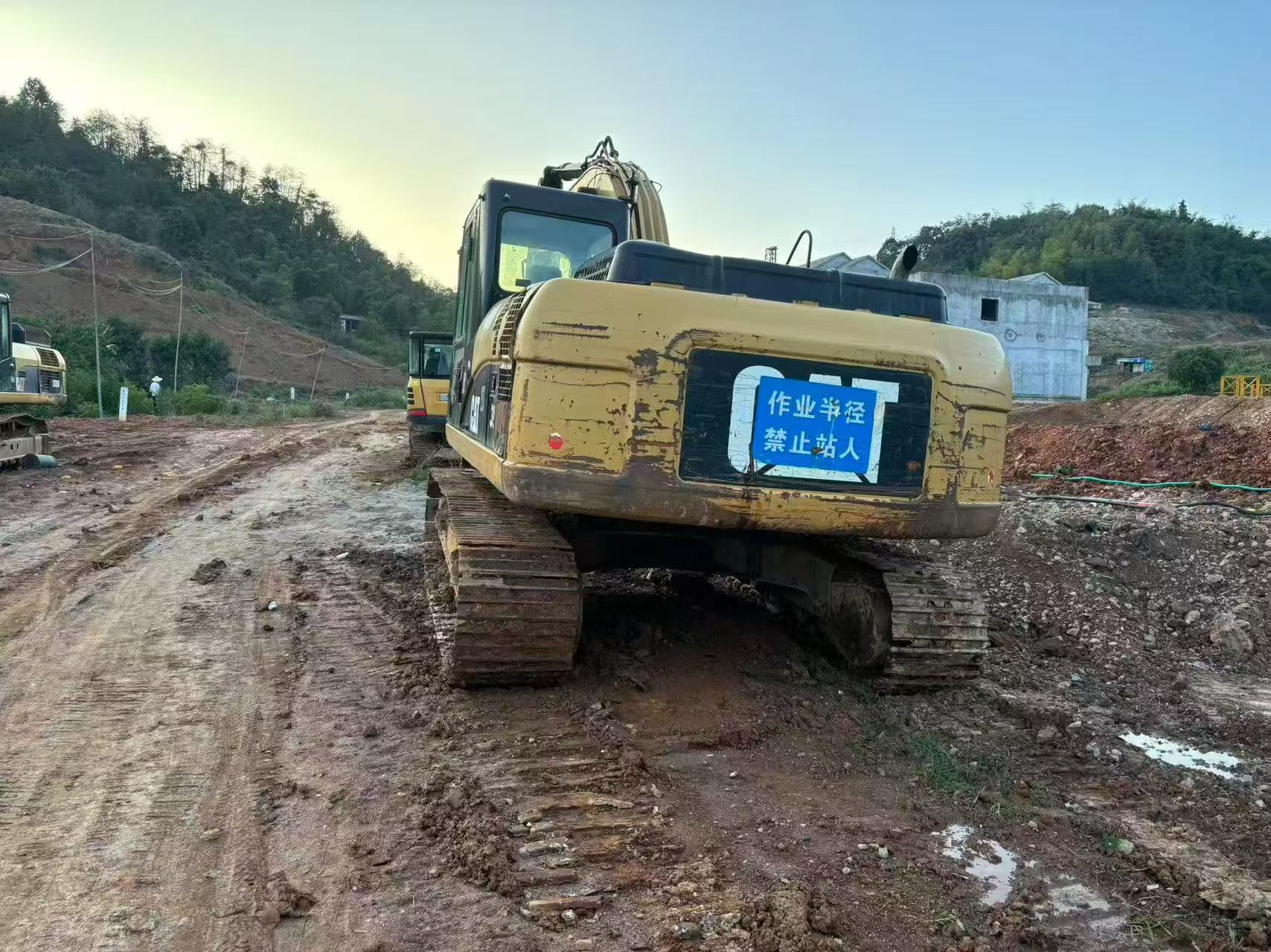 Buy Caterpillar 323 Used Excavator / 5