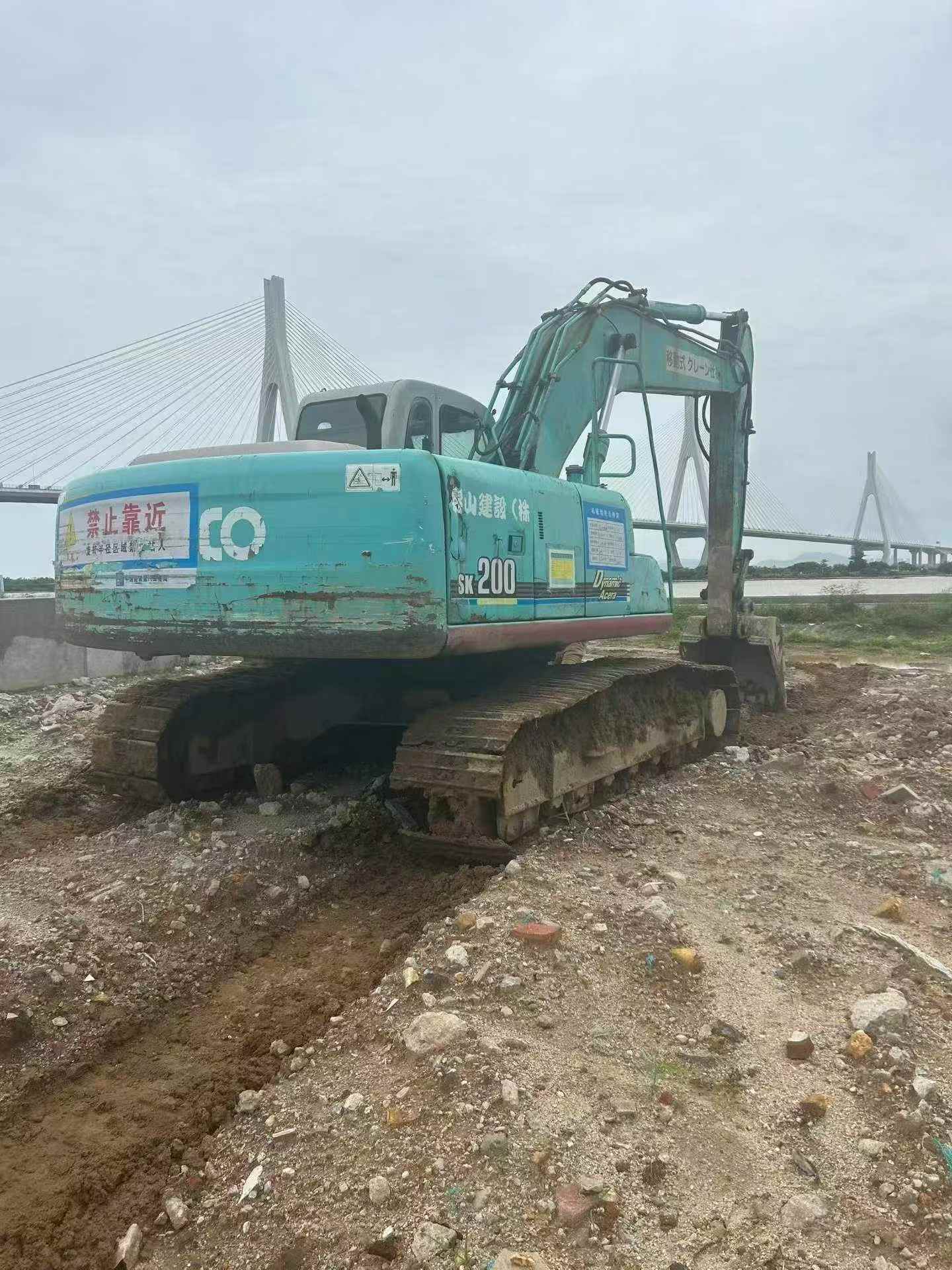 Buy Kobelco SK200 Used Excavator / 3