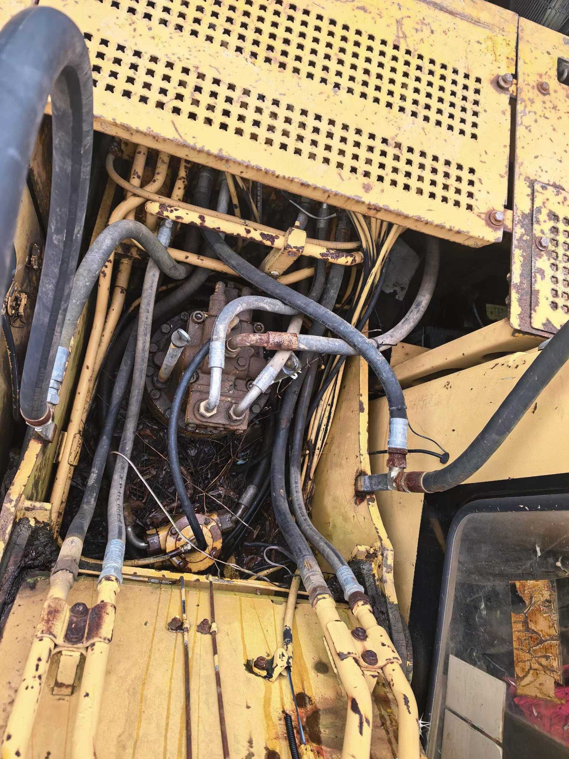 Buy Caterpillar 320B Used Excavator / 5