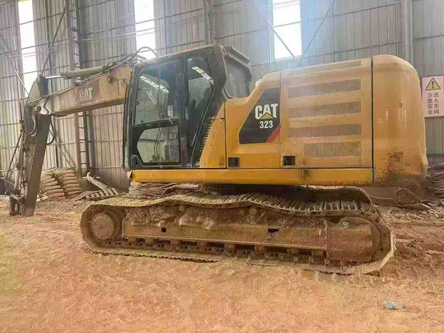 Buy Caterpillar 323 Used Excavator / 4