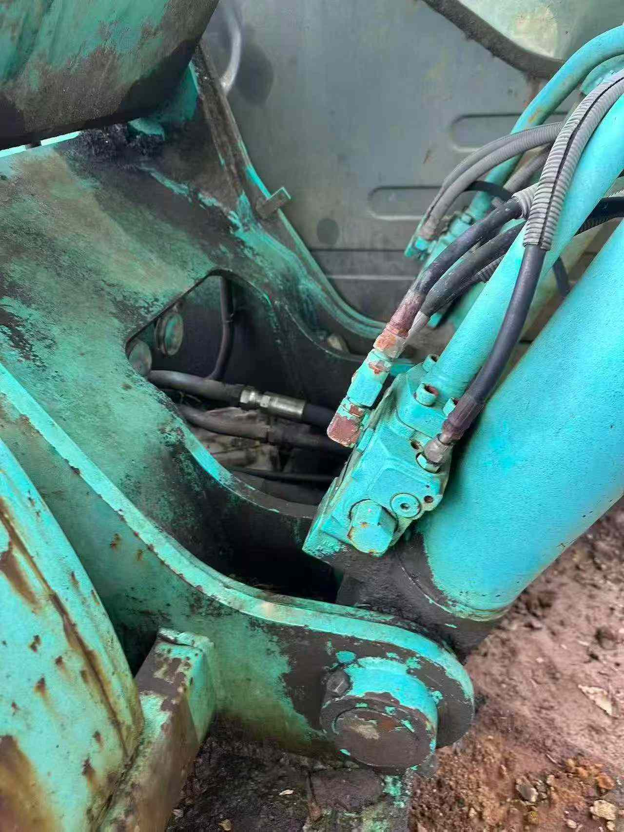 Buy Kobelco SK200-11 Used Excavator / 3