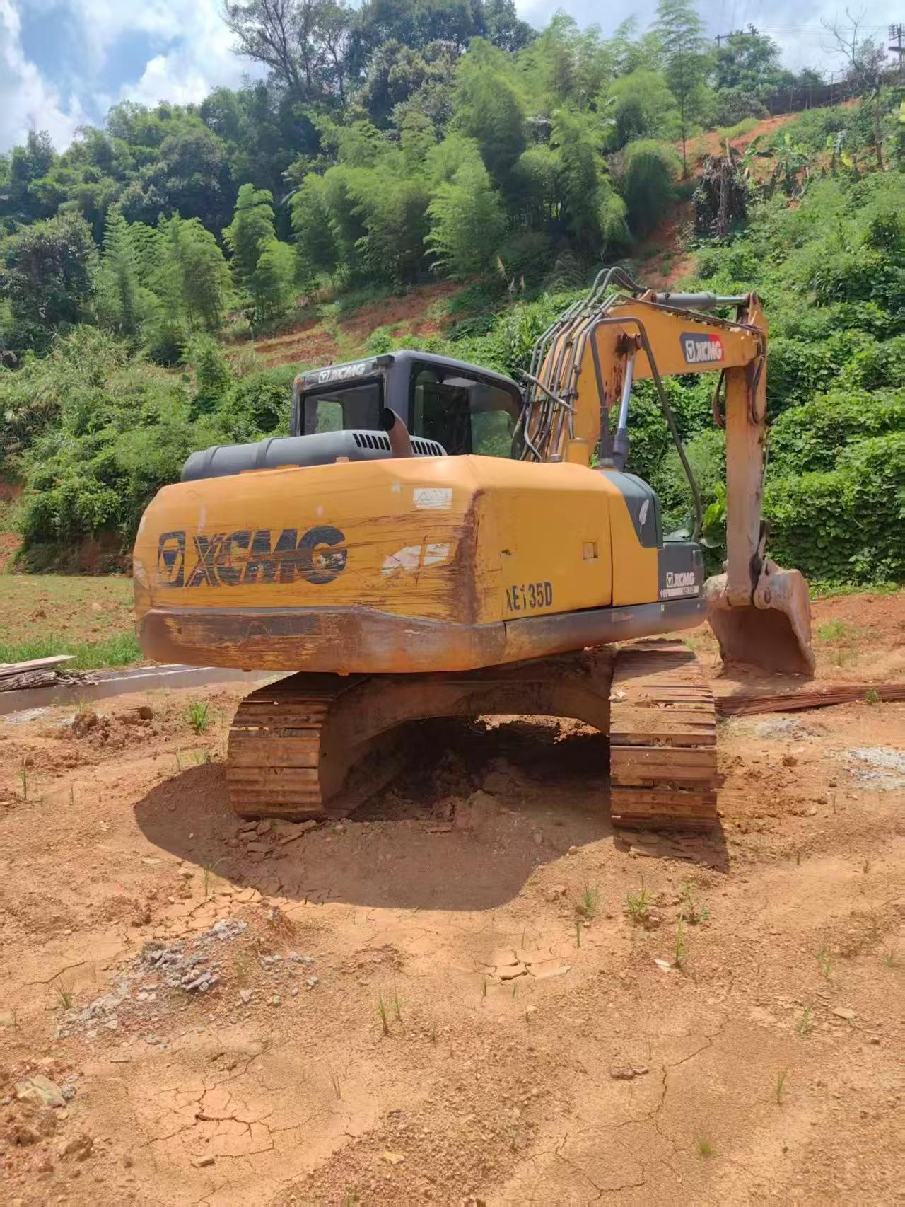 Buy XCMG XE135B Used Excavator / 2